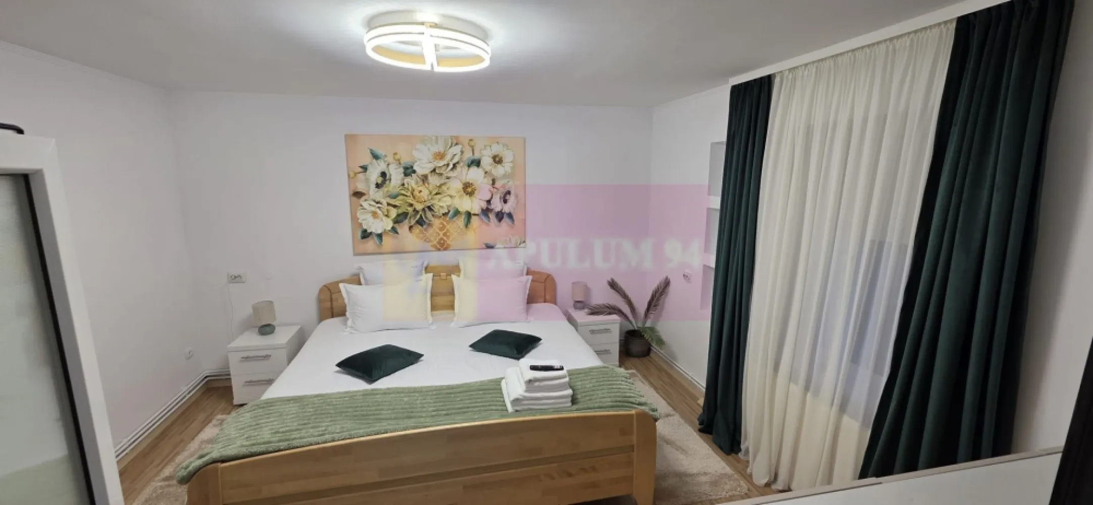 Casa de vanzare in Breaza - Casă de vânzare în Breaza – ideală pentru locuit sau investiție turistică 
Agenția imobiliară Mervani vă propune spre vânzare o proprietate deosebită, situată într-o zonă liniștită din Breaza, perfectă atât pentru uz personal, cât și pentru continuarea activității de închiriere în regim turistic.

Detalii proprietate:
Curte frumos amenajată, cu gazon și 2 spații de grătar, ideale pentru relaxare și petrecerea timpului liber
Spațiu de relaxare dedicat oaspeților
Casă compartimentată inteligent:
Apartament cu 2 camere, bucătărie și 2 băi
Studio separat, cu dormitor, bucătărie și grup sanitar cu duș
Proprietatea se vinde complet mobilată și utilată, gata pentru a fi folosită imediat.

O oportunitate excelentă pentru cei care își doresc o casă de vacanță sau o investiție cu randament bun într-o zonă turistică apreciată.
Pentru mai multe detalii și vizionări, contactați Agenția Imobiliară Mervani