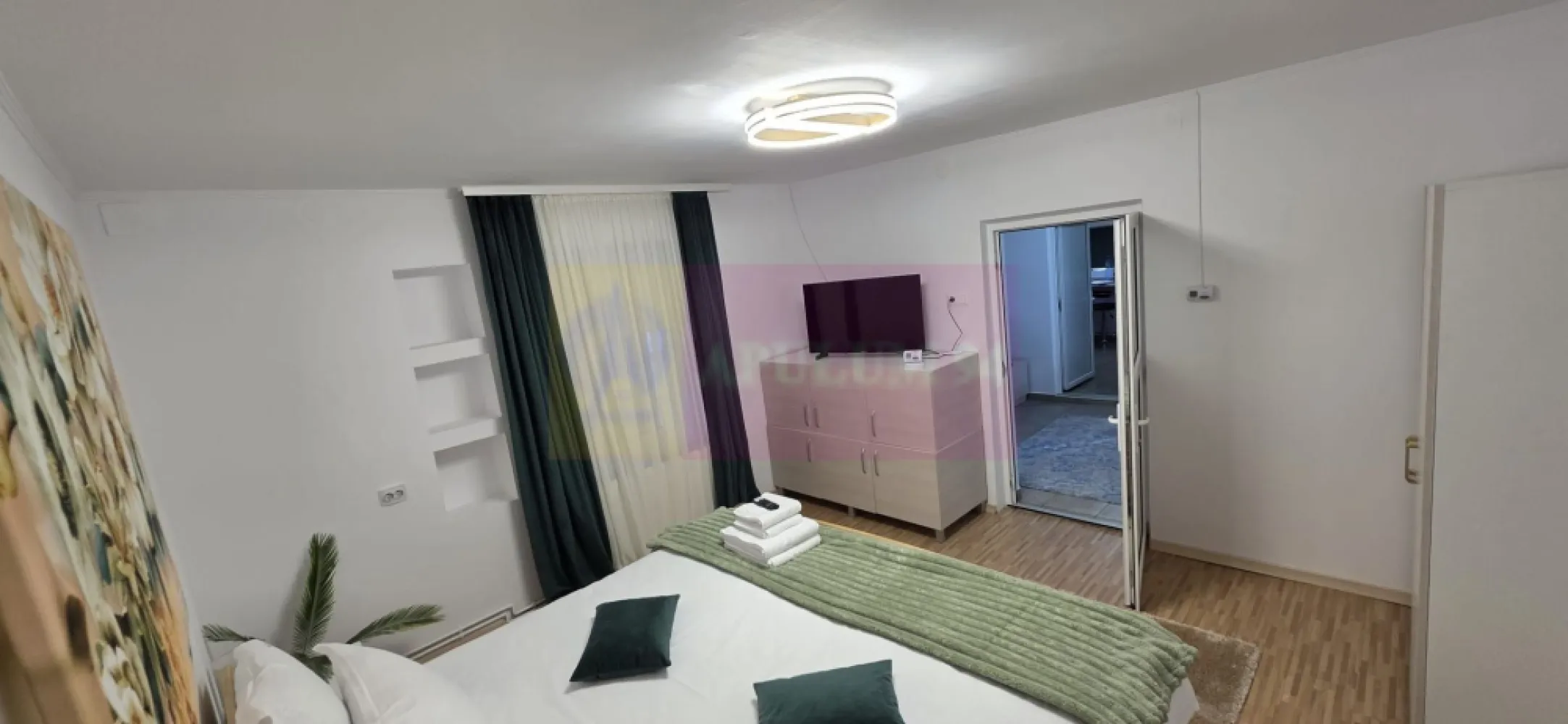 Casa de vanzare in Breaza - Casă de vânzare în Breaza – ideală pentru locuit sau investiție turistică 
Agenția imobiliară Mervani vă propune spre vânzare o proprietate deosebită, situată într-o zonă liniștită din Breaza, perfectă atât pentru uz personal, cât și pentru continuarea activității de închiriere în regim turistic.

Detalii proprietate:
Curte frumos amenajată, cu gazon și 2 spații de grătar, ideale pentru relaxare și petrecerea timpului liber
Spațiu de relaxare dedicat oaspeților
Casă compartimentată inteligent:
Apartament cu 2 camere, bucătărie și 2 băi
Studio separat, cu dormitor, bucătărie și grup sanitar cu duș
Proprietatea se vinde complet mobilată și utilată, gata pentru a fi folosită imediat.

O oportunitate excelentă pentru cei care își doresc o casă de vacanță sau o investiție cu randament bun într-o zonă turistică apreciată.
Pentru mai multe detalii și vizionări, contactați Agenția Imobiliară Mervani