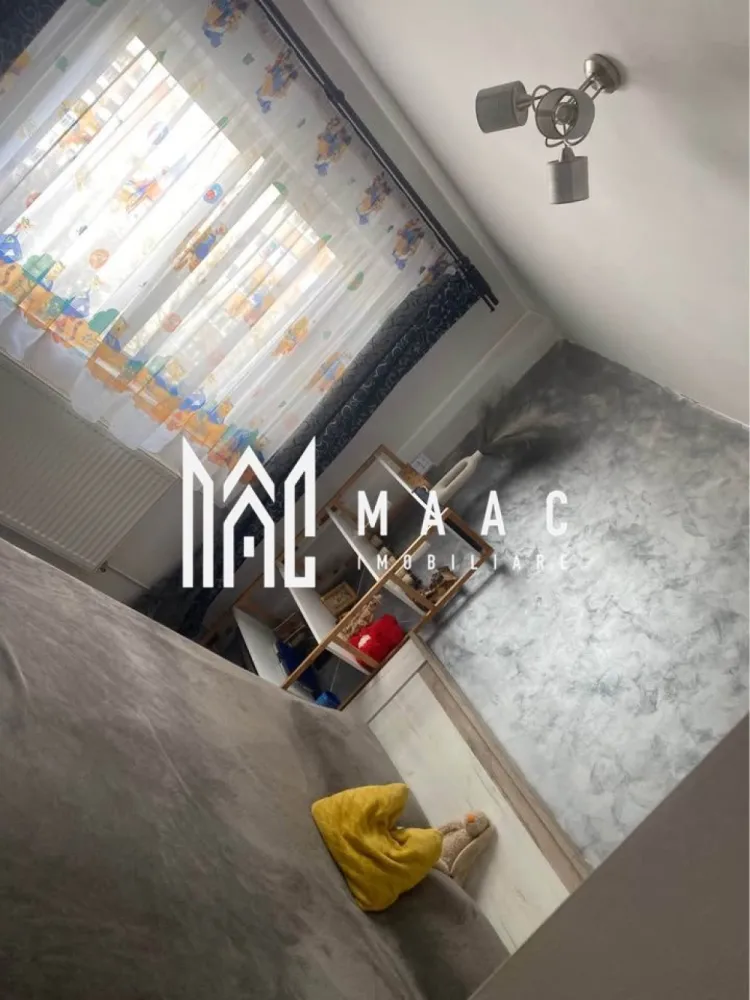 Apartament 2 camere | Zona Centrala | Mobilat si Utilat - MAAC Imobiliare vă propune spre vânzare un apartament cu 2 camere, situat în zona centrală din Râmnicu Vâlcea, în imediata apropiere a ASIROM – o locație excelentă, cu acces facil către magazine, instituții, mijloace de transport și toate punctele de interes ale orașului.

Apartamentul are o suprafață de 57 mp și este situat la etajul 4 din 4, oferind liniște și intimitate.

Proprietatea este renovată complet, realizată cu atenție la detalii și finisaje moderne, fiind pregătită pentru mutare imediată.

Caracteristici principale:

-Suprafață: 57 mp

-Etaj: 4/4

-Renovat integral

-Dotat cu aer condiționat

Se vinde mobilat și utilat complet, exact cum se prezintă

Apartamentul reprezintă o alegere ideală atât pentru locuință proprie, cât și pentru investiție, datorită poziționării centrale și a faptului că nu necesită investiții suplimentare.

Pentru mai multe informații și programarea unei vizionări, vă invităm să contactați echipa MAAC Imobiliare.
CP2941855