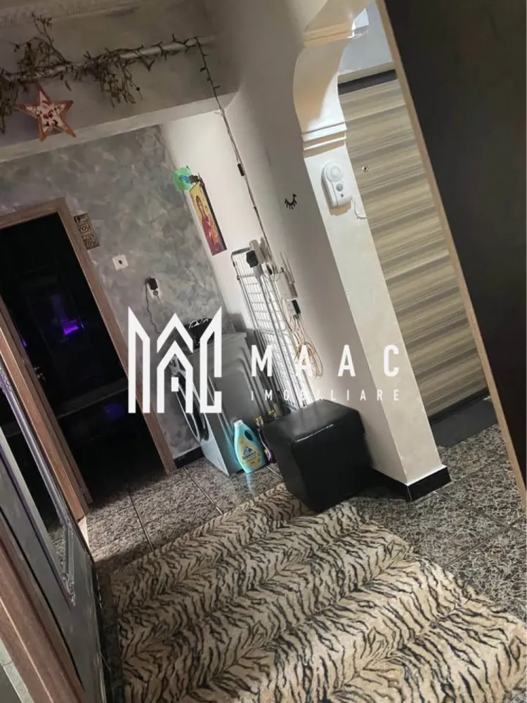 Apartament 2 camere | Zona Centrala | Mobilat si Utilat - MAAC Imobiliare vă propune spre vânzare un apartament cu 2 camere, situat în zona centrală din Râmnicu Vâlcea, în imediata apropiere a ASIROM – o locație excelentă, cu acces facil către magazine, instituții, mijloace de transport și toate punctele de interes ale orașului.

Apartamentul are o suprafață de 57 mp și este situat la etajul 4 din 4, oferind liniște și intimitate.

Proprietatea este renovată complet, realizată cu atenție la detalii și finisaje moderne, fiind pregătită pentru mutare imediată.

Caracteristici principale:

-Suprafață: 57 mp

-Etaj: 4/4

-Renovat integral

-Dotat cu aer condiționat

Se vinde mobilat și utilat complet, exact cum se prezintă

Apartamentul reprezintă o alegere ideală atât pentru locuință proprie, cât și pentru investiție, datorită poziționării centrale și a faptului că nu necesită investiții suplimentare.

Pentru mai multe informații și programarea unei vizionări, vă invităm să contactați echipa MAAC Imobiliare.
CP2941855