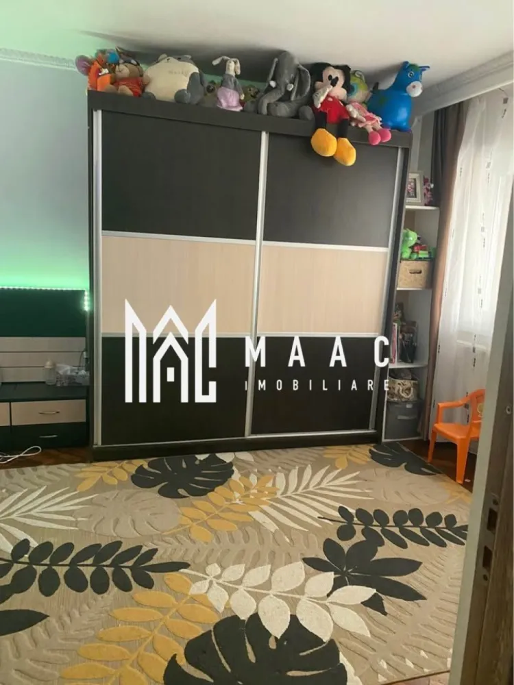 Apartament 2 camere | Zona Centrala | Mobilat si Utilat - MAAC Imobiliare vă propune spre vânzare un apartament cu 2 camere, situat în zona centrală din Râmnicu Vâlcea, în imediata apropiere a ASIROM – o locație excelentă, cu acces facil către magazine, instituții, mijloace de transport și toate punctele de interes ale orașului.

Apartamentul are o suprafață de 57 mp și este situat la etajul 4 din 4, oferind liniște și intimitate.

Proprietatea este renovată complet, realizată cu atenție la detalii și finisaje moderne, fiind pregătită pentru mutare imediată.

Caracteristici principale:

-Suprafață: 57 mp

-Etaj: 4/4

-Renovat integral

-Dotat cu aer condiționat

Se vinde mobilat și utilat complet, exact cum se prezintă

Apartamentul reprezintă o alegere ideală atât pentru locuință proprie, cât și pentru investiție, datorită poziționării centrale și a faptului că nu necesită investiții suplimentare.

Pentru mai multe informații și programarea unei vizionări, vă invităm să contactați echipa MAAC Imobiliare.
CP2941855
