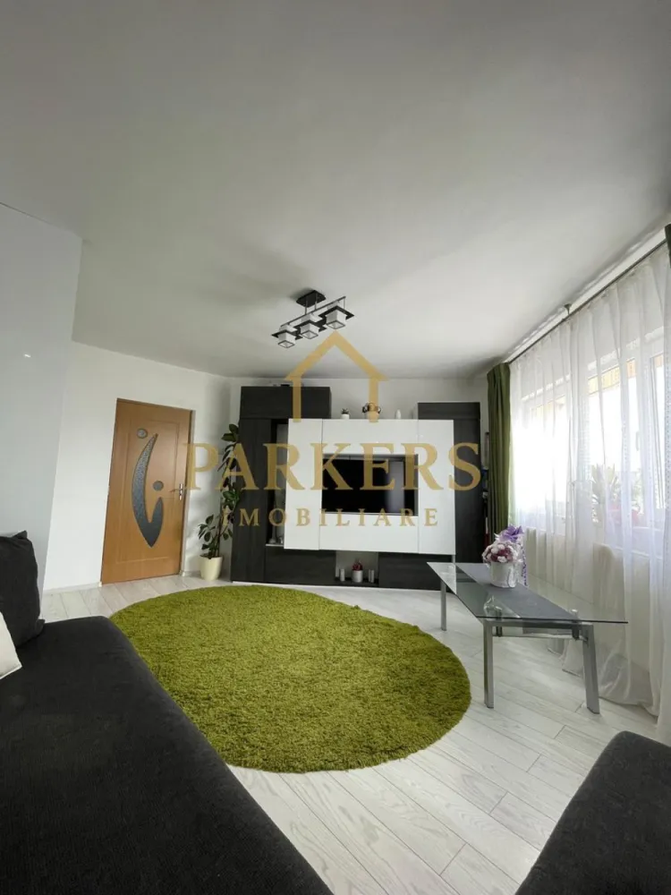 Apartament 2 camere decomandat de vanzare zona Marasti - Parkers Imobiliare oferă spre vânzare apartament cu 2 camere situat la etajul 4 cu suprafață de 52 mp finisat, se vinde complet mobilat și utilat exact ca în poze, camere luminoase cu atmosferă plăcută, bucătărie modernă dotată cu electrocasnice actuale, loc de parcare inclus, amplasat într-o zonă foarte bună aproape de magazine, restaurante, cafenele, mijloace de transport în comun și parcuri ideale pentru relaxare