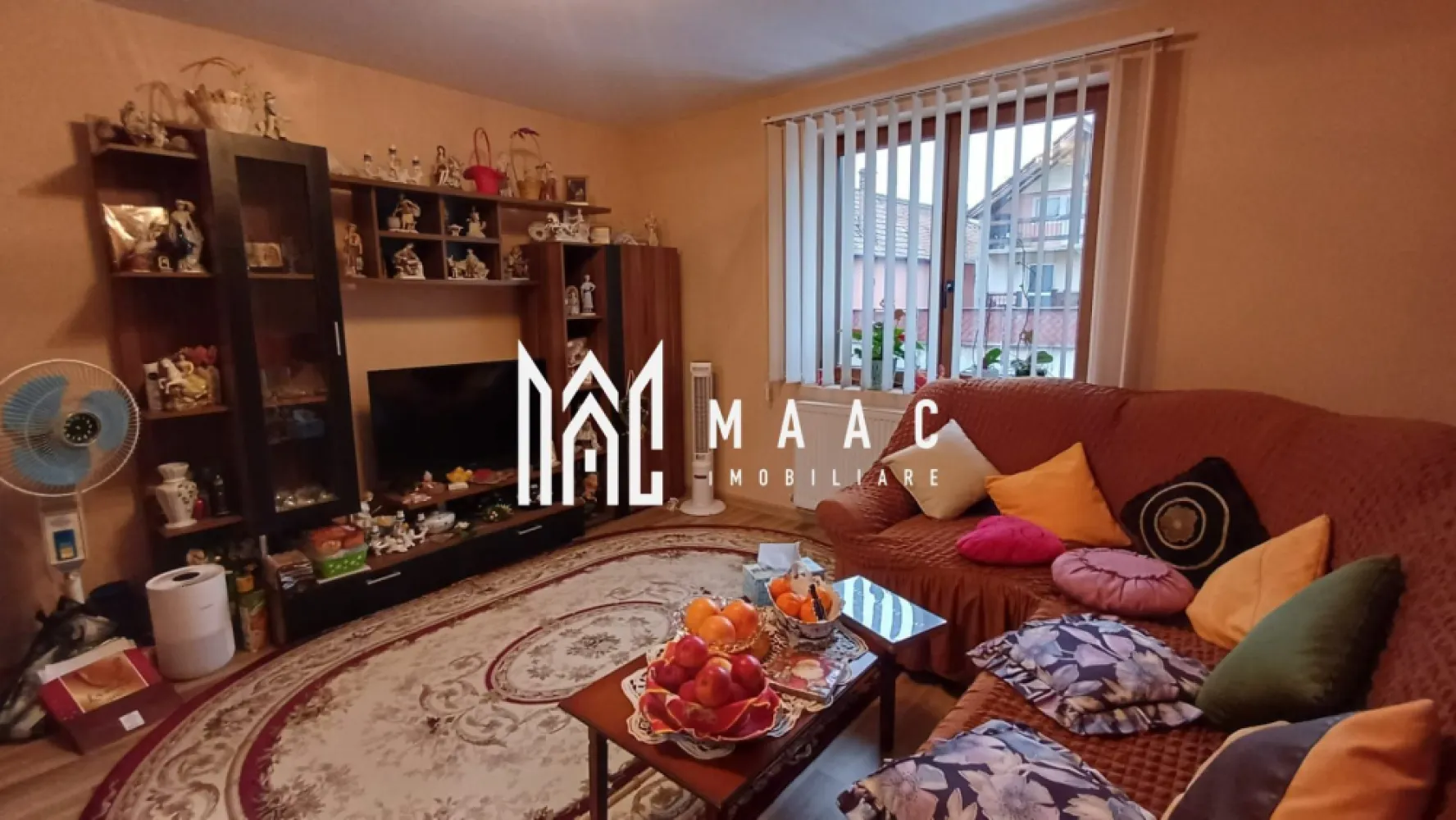 Casa | 2 camere | Teren 570 | Pivnita | Gusterita - Maac Imobiliare vă propune spre vânzare o casă complet renovată, situată in Sibiu, într-o zonă liniștită și ușor accesibilă, ideală pentru cei care își doresc confort și eficiență energetică.

Proprietatea dispune de 2 camere și se vinde mobilată și utilată complet, oferind viitorilor proprietari posibilitatea de a se muta imediat. Casa beneficiază de multiple îmbunătățiri: instalație de gaz nouă, instalație de apă nouă, precum și acoperiș schimbat, toate realizate pentru siguranță și durabilitate pe termen lung .

Casa beneficiaza si de autorizatie de constructie pentru inca un corp .

Locuința este dotată cu 15 panouri fotovoltaice cu baterie de stocare , cu orientare sud-vestică, care asigură un consum redus de energie și un nivel ridicat de autonomie.

Proprietatea are o suprafață de 55 mpu, iar terenul total de 570 mp include curte + grădină, oferind spațiu generos pentru relaxare, activități în aer liber sau amenajări suplimentare.

Această casă reprezintă o oportunitate excelentă pentru cei care caută o locuință modernizată, complet echipată și situată într-o zonă liniștită, aproape de Sibiu.

Pentru mai multe detalii, vă invităm să contactați Maac Imobiliare, specificând ID: CP2841523
