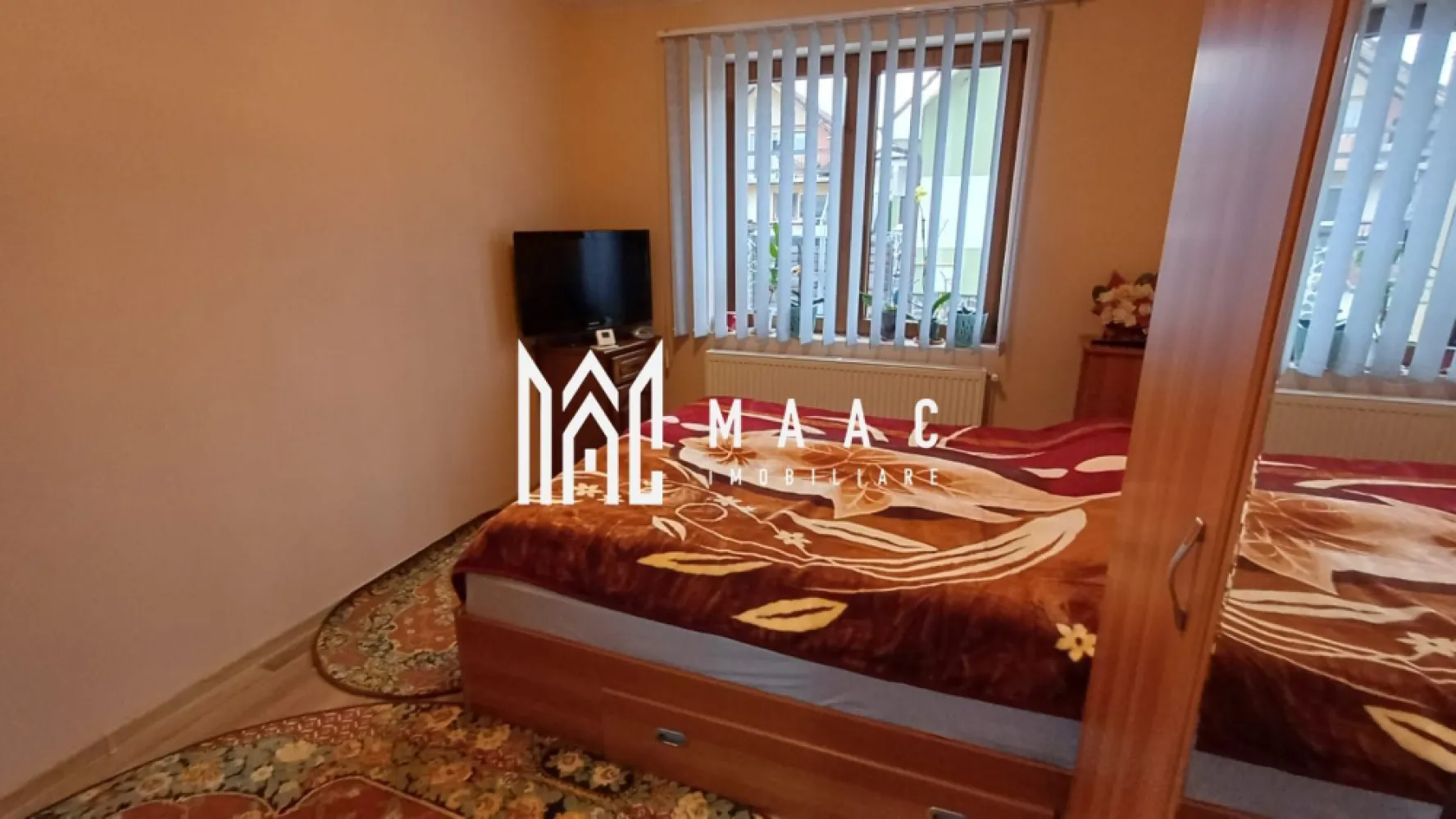 Casa | 2 camere | Teren 570 | Pivnita | Gusterita - Maac Imobiliare vă propune spre vânzare o casă complet renovată, situată in Sibiu, într-o zonă liniștită și ușor accesibilă, ideală pentru cei care își doresc confort și eficiență energetică.

Proprietatea dispune de 2 camere și se vinde mobilată și utilată complet, oferind viitorilor proprietari posibilitatea de a se muta imediat. Casa beneficiază de multiple îmbunătățiri: instalație de gaz nouă, instalație de apă nouă, precum și acoperiș schimbat, toate realizate pentru siguranță și durabilitate pe termen lung .

Casa beneficiaza si de autorizatie de constructie pentru inca un corp .

Locuința este dotată cu 15 panouri fotovoltaice cu baterie de stocare , cu orientare sud-vestică, care asigură un consum redus de energie și un nivel ridicat de autonomie.

Proprietatea are o suprafață de 55 mpu, iar terenul total de 570 mp include curte + grădină, oferind spațiu generos pentru relaxare, activități în aer liber sau amenajări suplimentare.

Această casă reprezintă o oportunitate excelentă pentru cei care caută o locuință modernizată, complet echipată și situată într-o zonă liniștită, aproape de Sibiu.

Pentru mai multe detalii, vă invităm să contactați Maac Imobiliare, specificând ID: CP2841523