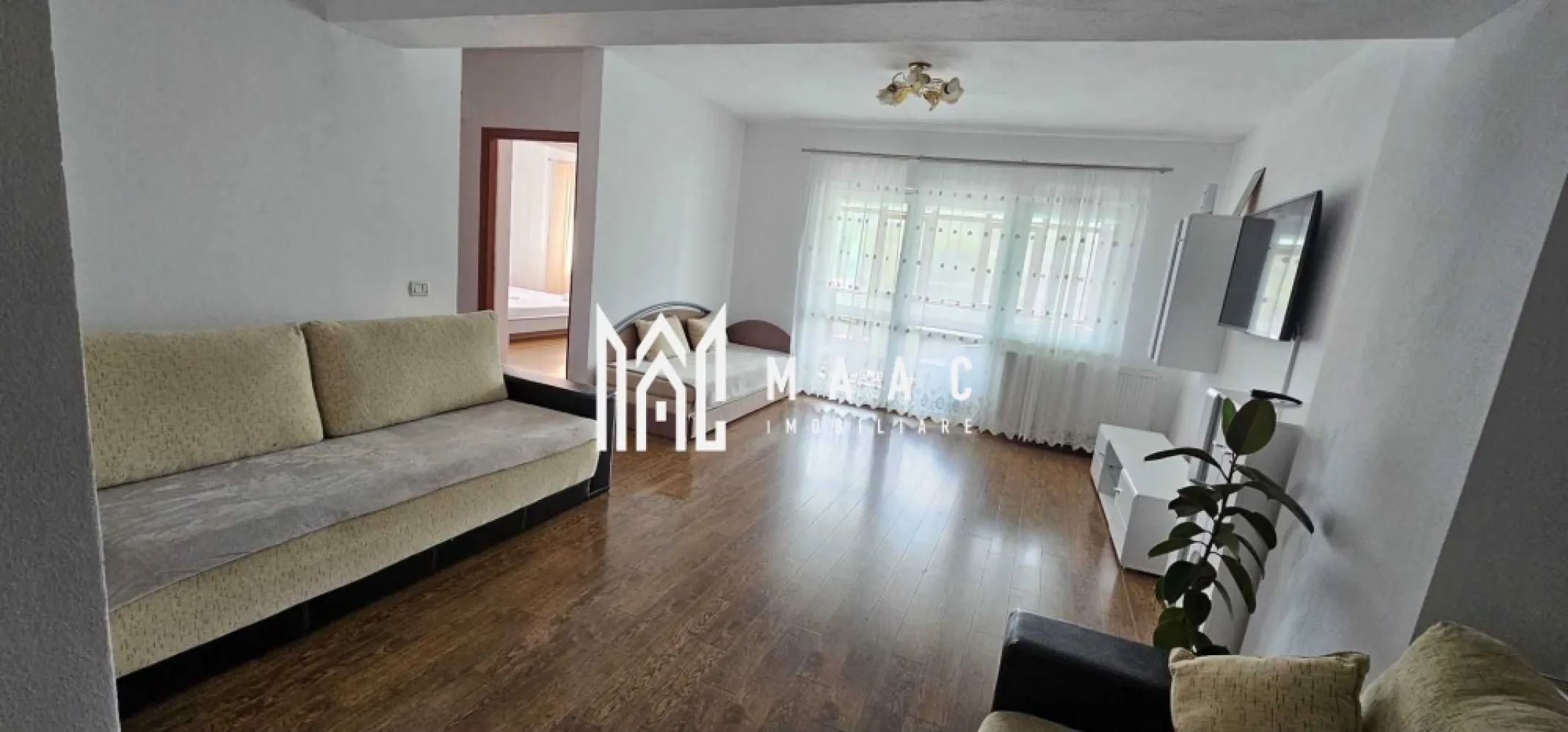 Apartament 3 Camere | Etaj 2 | Zona Centrala - MAAC Imobiliare vă propune spre vânzare un apartament modern și spațios, situat pe strada Morilor, în Râmnicu Vâlcea, într-un bloc nou, poziționat chiar la strada principală.

Apartamentul este situat la etajul 2 din 6, imobilul fiind dotat cu lift, și oferă un confort ridicat datorită compartimentării generoase și poziționării excelente.

Compartimentare și beneficii:

2 dormitoare luminoase

2 băi

Living foarte spațios

Bucătărie generoasă, complet mobilată

2 balcoane închise cu termopan

Vedere mixtă: către strada principală și către curtea interioară

Se vinde mobilat complet

Proprietatea beneficiază de loc de parcare inclus, situat în curtea privată a complexului, precum și de acces la curte privată, oferind siguranță și intimitate.

Datorită amplasării pe strada principală Morilor, într-un bloc nou cu lift, și a compartimentării ideale pentru o familie, apartamentul reprezintă o oportunitate excelentă atât pentru locuință proprie, cât și pentru investiție.

Pentru mai multe informații sau programarea unei vizionări, vă invităm să contactați echipa MAAC Imobiliare.
CP2938549