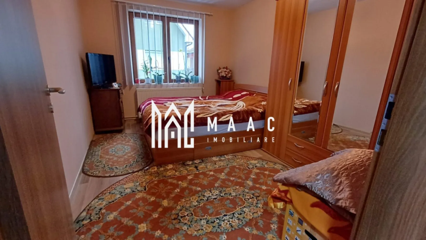 Casa | 2 camere | Teren 570 | Pivnita | Gusterita - Maac Imobiliare vă propune spre vânzare o casă complet renovată, situată in Sibiu, într-o zonă liniștită și ușor accesibilă, ideală pentru cei care își doresc confort și eficiență energetică.

Proprietatea dispune de 2 camere și se vinde mobilată și utilată complet, oferind viitorilor proprietari posibilitatea de a se muta imediat. Casa beneficiază de multiple îmbunătățiri: instalație de gaz nouă, instalație de apă nouă, precum și acoperiș schimbat, toate realizate pentru siguranță și durabilitate pe termen lung .

Casa beneficiaza si de autorizatie de constructie pentru inca un corp .

Locuința este dotată cu 15 panouri fotovoltaice cu baterie de stocare , cu orientare sud-vestică, care asigură un consum redus de energie și un nivel ridicat de autonomie.

Proprietatea are o suprafață de 55 mpu, iar terenul total de 570 mp include curte + grădină, oferind spațiu generos pentru relaxare, activități în aer liber sau amenajări suplimentare.

Această casă reprezintă o oportunitate excelentă pentru cei care caută o locuință modernizată, complet echipată și situată într-o zonă liniștită, aproape de Sibiu.

Pentru mai multe detalii, vă invităm să contactați Maac Imobiliare, specificând ID: CP2841523
