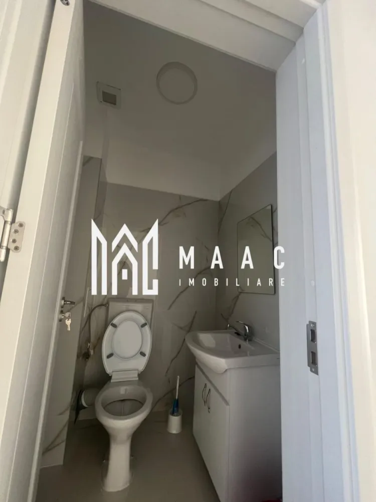 Spatiu Comercial | Zona Centrala | Kaufland | 156 MP - MAAC Imobiliare vă propune spre vânzare un spațiu comercial modern, situat în Ansamblul Rezidențial Central din Râmnicu Vâlcea, într-o zonă cu vizibilitate foarte bună și acces facil.

Imobilul are o suprafață utilă de 156 mp, fiind ideal pentru diverse activități comerciale sau de servicii (clinică medicală, birouri, showroom, salon, activități educaționale etc.).

Spațiul beneficiază de:

* Două intrări, oferind flexibilitate în organizare și flux operațional
* Două grupuri sanitare
* Amenajări moderne, realizate cu atenție la detalii
* Centrală termică proprie, pentru control eficient al costurilor
* Sistem de ventilație, asigurând un climat optim pentru desfășurarea activității

Poziționarea în cadrul unui ansamblu rezidențial central oferă acces la un vad comercial bun și potențial ridicat de dezvoltare a afacerii.

Pentru informații suplimentare sau programarea unei vizionări, echipa MAAC Imobiliare vă stă la dispoziție.

ID : CP2943236