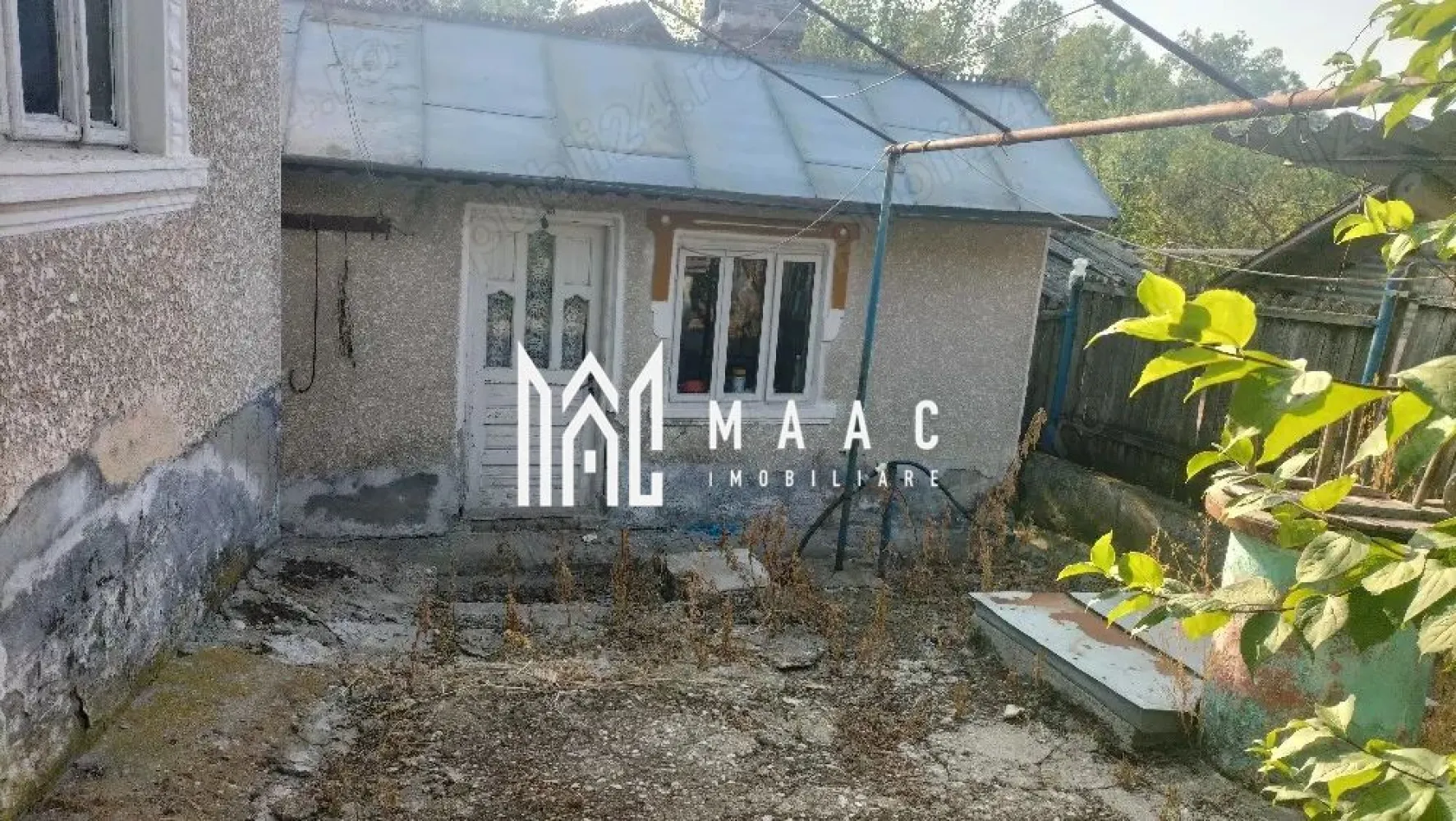 Casă bătrânească de vânzare – Comuna Livezi, Județul Vâlcea - MAAC Imobiliare propune spre vânzare o casă bătrânească situată într-o zonă liniștită, ideală pentru cei care își doresc traiul la țară sau o casă de vacanță aproape de natură.

📌 Detalii proprietate:

🏠 Suprafață casă: 80 mp

🗓 An construcție: 1980

🌳 Suprafață teren curte: 524 mp

🏚 Anexe gospodărești incluse

🌿 Grădină spațioasă – ideală pentru legume, flori sau pomi fructiferi

🌾 Teren agricol suplimentar: 50 ari (5.000 mp)

✅ Beneficii:

Zonă liniștită, perfectă pentru locuit permanent sau casă de vacanță

Ideală pentru gospodărie, agricultură sau investiție

Utilități disponibile în zonă

Acces facil

O proprietate cu potențial, potrivită pentru cei care apreciază liniștea, aerul curat și spațiul generos.

📞 Pentru mai multe detalii sau programarea unei vizionări, nu ezitați să ne contactați!