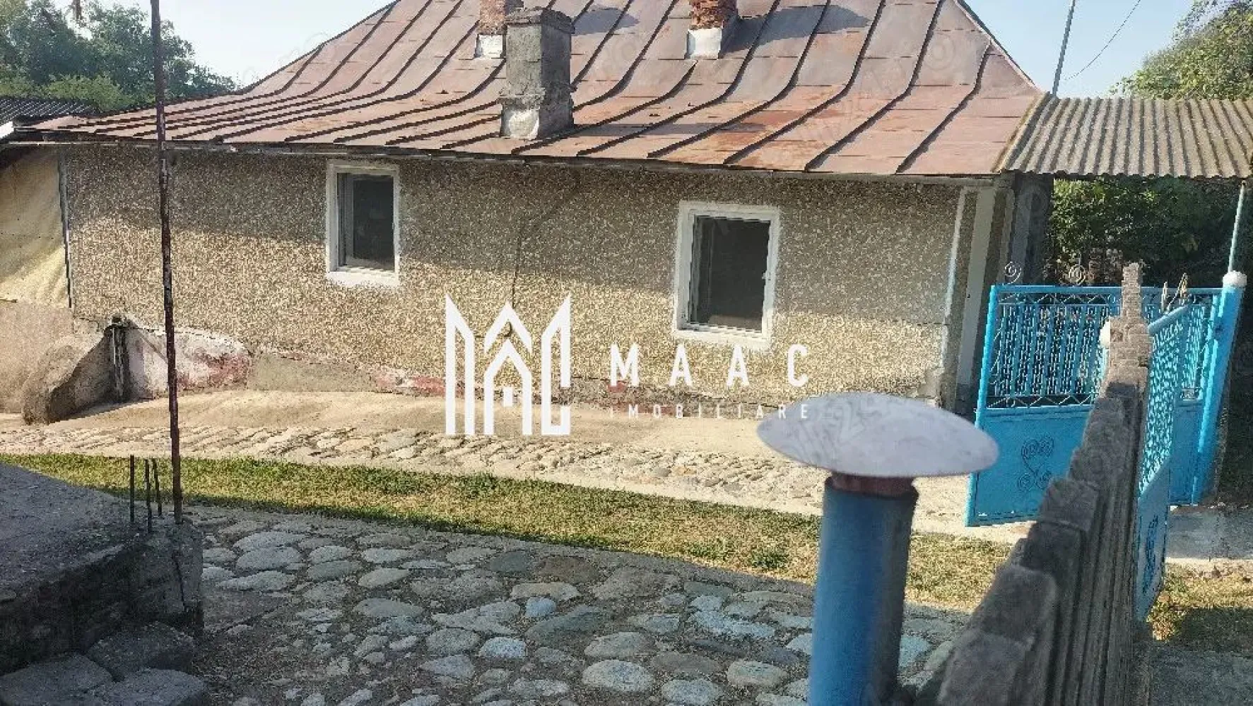 Casă bătrânească de vânzare – Comuna Livezi, Județul Vâlcea - MAAC Imobiliare propune spre vânzare o casă bătrânească situată într-o zonă liniștită, ideală pentru cei care își doresc traiul la țară sau o casă de vacanță aproape de natură.

📌 Detalii proprietate:

🏠 Suprafață casă: 80 mp

🗓 An construcție: 1980

🌳 Suprafață teren curte: 524 mp

🏚 Anexe gospodărești incluse

🌿 Grădină spațioasă – ideală pentru legume, flori sau pomi fructiferi

🌾 Teren agricol suplimentar: 50 ari (5.000 mp)

✅ Beneficii:

Zonă liniștită, perfectă pentru locuit permanent sau casă de vacanță

Ideală pentru gospodărie, agricultură sau investiție

Utilități disponibile în zonă

Acces facil

O proprietate cu potențial, potrivită pentru cei care apreciază liniștea, aerul curat și spațiul generos.

📞 Pentru mai multe detalii sau programarea unei vizionări, nu ezitați să ne contactați!