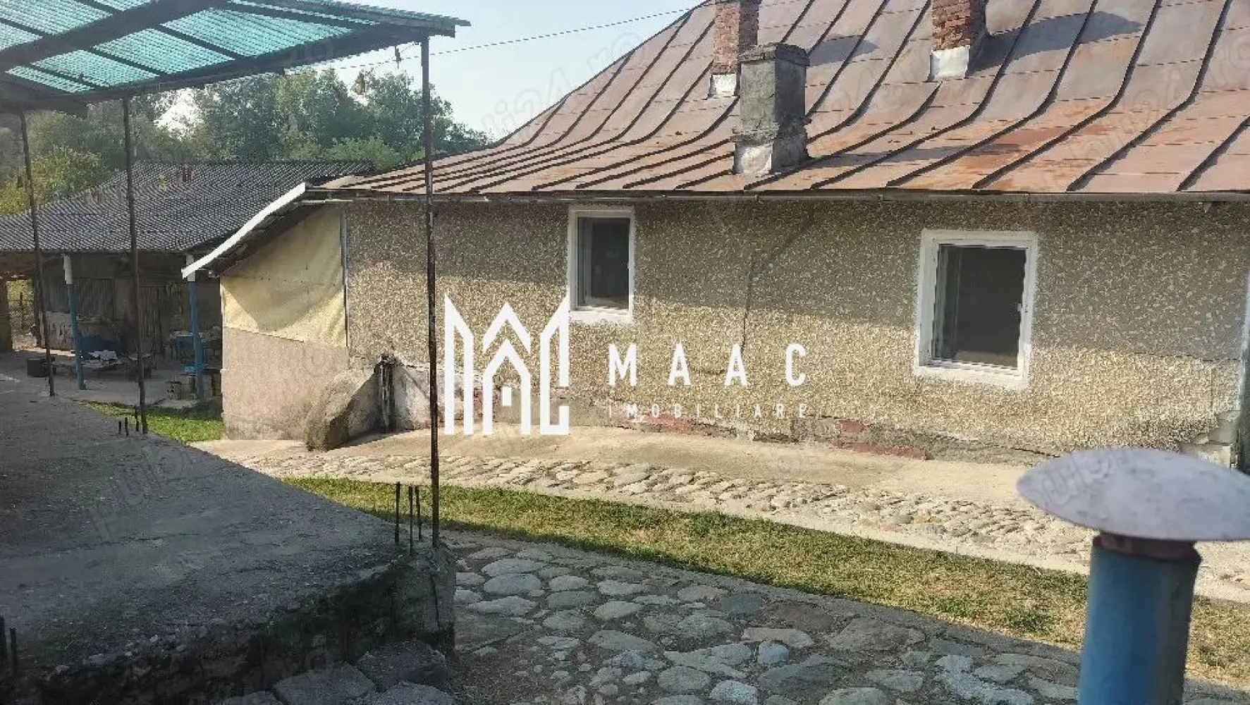 Casă bătrânească de vânzare – Comuna Livezi, Județul Vâlcea - MAAC Imobiliare propune spre vânzare o casă bătrânească situată într-o zonă liniștită, ideală pentru cei care își doresc traiul la țară sau o casă de vacanță aproape de natură.

📌 Detalii proprietate:

🏠 Suprafață casă: 80 mp

🗓 An construcție: 1980

🌳 Suprafață teren curte: 524 mp

🏚 Anexe gospodărești incluse

🌿 Grădină spațioasă – ideală pentru legume, flori sau pomi fructiferi

🌾 Teren agricol suplimentar: 50 ari (5.000 mp)

✅ Beneficii:

Zonă liniștită, perfectă pentru locuit permanent sau casă de vacanță

Ideală pentru gospodărie, agricultură sau investiție

Utilități disponibile în zonă

Acces facil

O proprietate cu potențial, potrivită pentru cei care apreciază liniștea, aerul curat și spațiul generos.

📞 Pentru mai multe detalii sau programarea unei vizionări, nu ezitați să ne contactați!