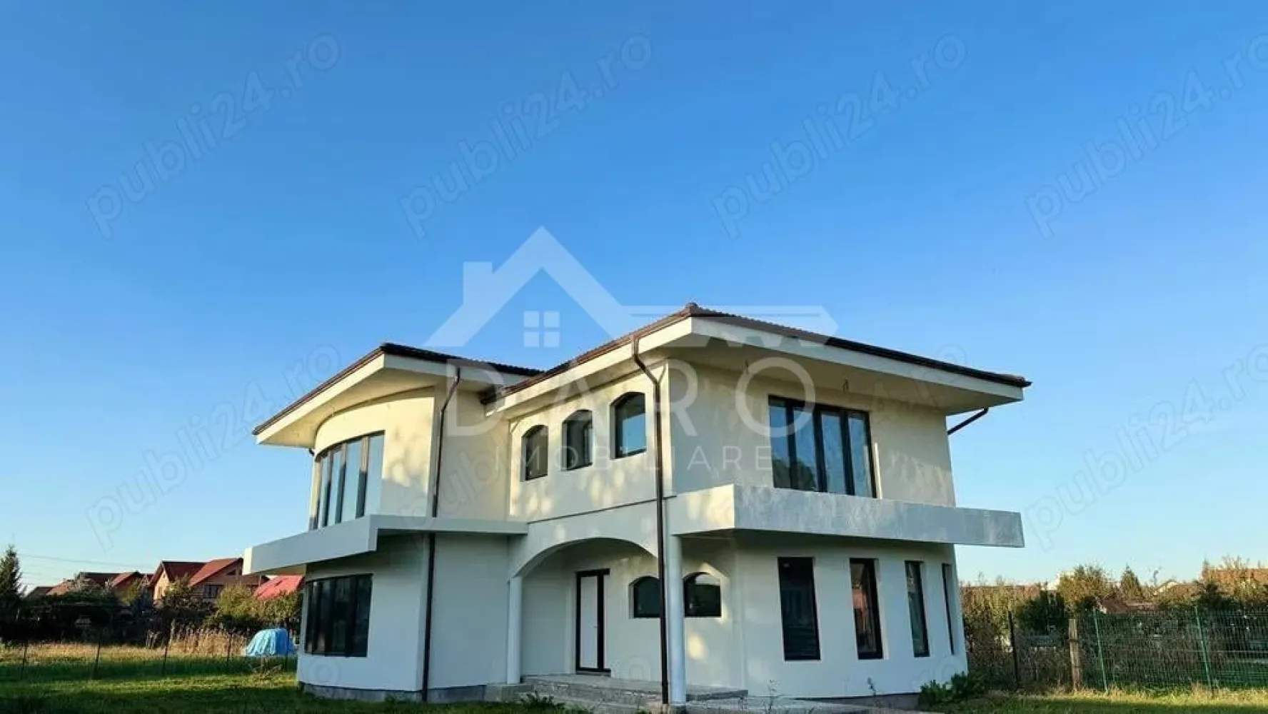 🏡 Casă P+1E+Pod de vânzare | 325 mp utili | Teren 700 mp | - 🏡 Casă P+1E+Pod de vânzare | 325 mp utili | Teren 700 mp | Sângeorgiu de Mureș – Str. Tofalău
Proprietate premium situată într-o zonă liniștită, exclusiv de case, cu aer curat și priveliște frumoasă. Ideală pentru o familie care își dorește spațiu, confort și intimitate.
📐 Suprafață utilă: 325 mp
🌳 Suprafață teren: 700 mp
🏗 Regim de înălțime: P+1E+Pod
📅 Finalizată: 2023
✔ Racordată la apă, curent și gaz
Construcție și dotări
✔ Zidărie din cărămidă
✔ Țiglă ceramică
✔ Ferestre Barrier 80
✔ Feronerie Roto NT Titan
✔ Izolație de calitate superioară
✔ Pod cu spațiu generos pentru depozitare
Compartimentare
Parter:
Living 40 mp cu acces pe terasă
Bucătărie 15 mp
Dormitor oaspeți 18 mp
Baie 7 mp
Cameră tehnică 6,5 mp
Etaj:
Dormitor matrimonial 38 mp cu 2 terase, baie proprie (9 mp) și dressing (5 mp)
Dormitor 30 mp cu terasă, baie proprie (8 mp) și dressing (5 mp)
Hol 12 mp
Pod: spațiu generos pentru depozitare
📍 Zonă liniștită – Sângeorgiu de Mureș, Strada Tofalău
💎 Proprietate ideală pentru locuință premium, într-o zonă în plină dezvoltare.
🤝 Proprietate promovată prin DARO Imobiliare
💳 Vrei să cumperi această proprietate și ai nevoie de finanțare?
Prin Kiwi Finance beneficiezi de:
✔ analiză GRATUITĂ a eligibilității
✔ oferte de la peste 12 bănci
✔ negocierea dobânzii
✔ suport complet până la semnarea contractului
📞 Detalii și vizionări:
Coman Maria – DARO Imobiliare & Kiwi Finance
📱 0749 535 729
🔑 DARO Imobiliare – găsim proprietatea potrivită
💳 Kiwi Finance – obținem creditul pentru a o cumpă