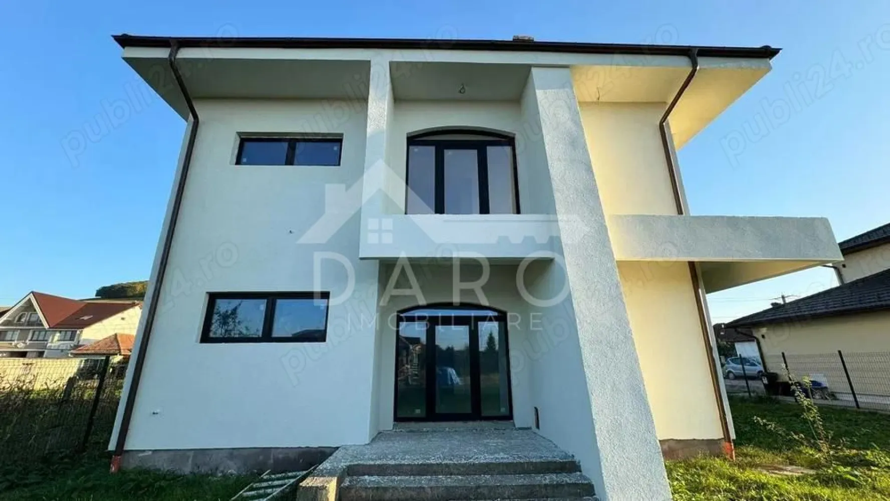 🏡 Casă P+1E+Pod de vânzare | 325 mp utili | Teren 700 mp | - 🏡 Casă P+1E+Pod de vânzare | 325 mp utili | Teren 700 mp | Sângeorgiu de Mureș – Str. Tofalău
Proprietate premium situată într-o zonă liniștită, exclusiv de case, cu aer curat și priveliște frumoasă. Ideală pentru o familie care își dorește spațiu, confort și intimitate.
📐 Suprafață utilă: 325 mp
🌳 Suprafață teren: 700 mp
🏗 Regim de înălțime: P+1E+Pod
📅 Finalizată: 2023
✔ Racordată la apă, curent și gaz
Construcție și dotări
✔ Zidărie din cărămidă
✔ Țiglă ceramică
✔ Ferestre Barrier 80
✔ Feronerie Roto NT Titan
✔ Izolație de calitate superioară
✔ Pod cu spațiu generos pentru depozitare
Compartimentare
Parter:
Living 40 mp cu acces pe terasă
Bucătărie 15 mp
Dormitor oaspeți 18 mp
Baie 7 mp
Cameră tehnică 6,5 mp
Etaj:
Dormitor matrimonial 38 mp cu 2 terase, baie proprie (9 mp) și dressing (5 mp)
Dormitor 30 mp cu terasă, baie proprie (8 mp) și dressing (5 mp)
Hol 12 mp
Pod: spațiu generos pentru depozitare
📍 Zonă liniștită – Sângeorgiu de Mureș, Strada Tofalău
💎 Proprietate ideală pentru locuință premium, într-o zonă în plină dezvoltare.
🤝 Proprietate promovată prin DARO Imobiliare
💳 Vrei să cumperi această proprietate și ai nevoie de finanțare?
Prin Kiwi Finance beneficiezi de:
✔ analiză GRATUITĂ a eligibilității
✔ oferte de la peste 12 bănci
✔ negocierea dobânzii
✔ suport complet până la semnarea contractului
📞 Detalii și vizionări:
Coman Maria – DARO Imobiliare & Kiwi Finance
📱 0749 535 729
🔑 DARO Imobiliare – găsim proprietatea potrivită
💳 Kiwi Finance – obținem creditul pentru a o cumpă