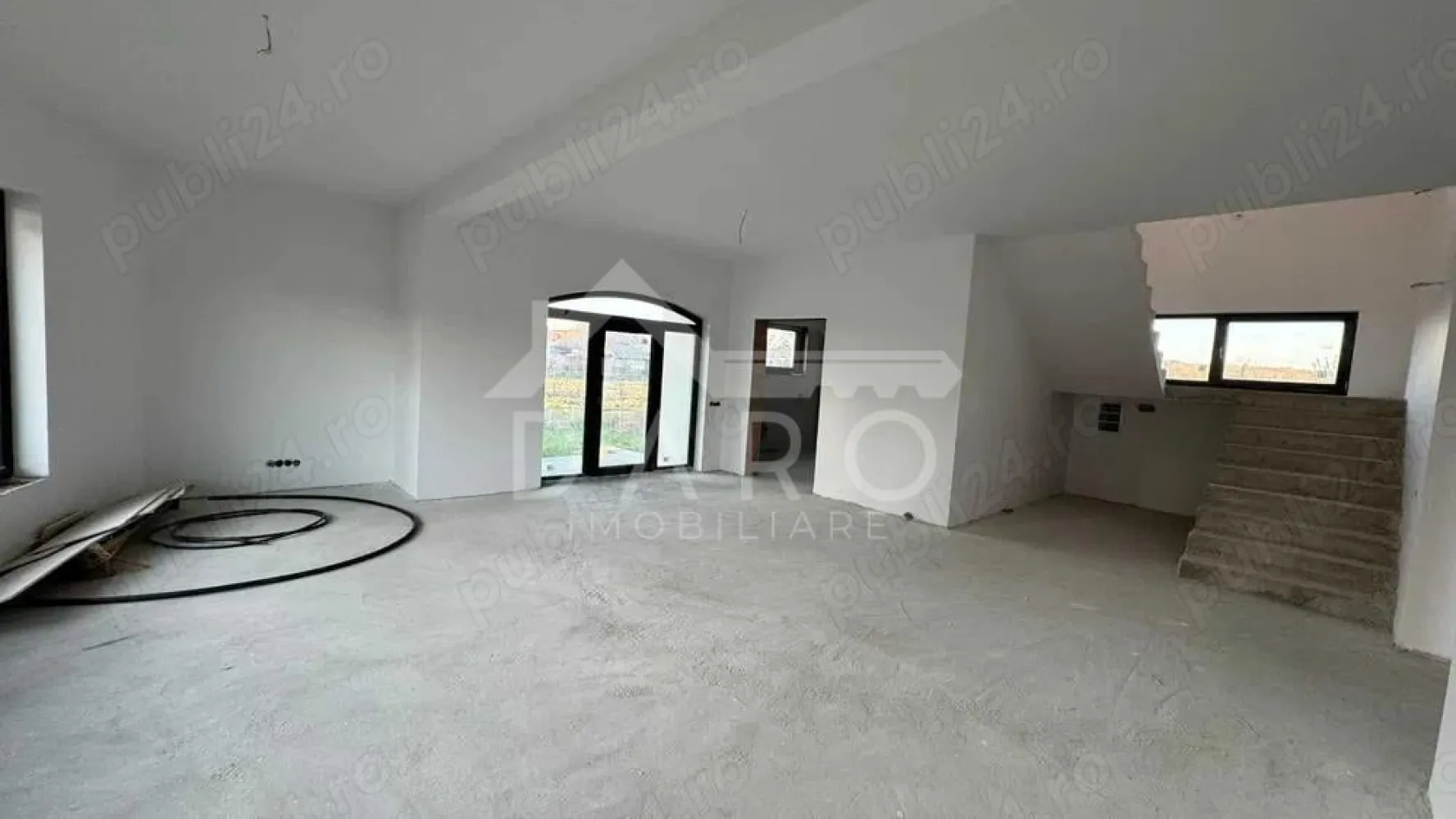 🏡 Casă P+1E+Pod de vânzare | 325 mp utili | Teren 700 mp | - 🏡 Casă P+1E+Pod de vânzare | 325 mp utili | Teren 700 mp | Sângeorgiu de Mureș – Str. Tofalău
Proprietate premium situată într-o zonă liniștită, exclusiv de case, cu aer curat și priveliște frumoasă. Ideală pentru o familie care își dorește spațiu, confort și intimitate.
📐 Suprafață utilă: 325 mp
🌳 Suprafață teren: 700 mp
🏗 Regim de înălțime: P+1E+Pod
📅 Finalizată: 2023
✔ Racordată la apă, curent și gaz
Construcție și dotări
✔ Zidărie din cărămidă
✔ Țiglă ceramică
✔ Ferestre Barrier 80
✔ Feronerie Roto NT Titan
✔ Izolație de calitate superioară
✔ Pod cu spațiu generos pentru depozitare
Compartimentare
Parter:
Living 40 mp cu acces pe terasă
Bucătărie 15 mp
Dormitor oaspeți 18 mp
Baie 7 mp
Cameră tehnică 6,5 mp
Etaj:
Dormitor matrimonial 38 mp cu 2 terase, baie proprie (9 mp) și dressing (5 mp)
Dormitor 30 mp cu terasă, baie proprie (8 mp) și dressing (5 mp)
Hol 12 mp
Pod: spațiu generos pentru depozitare
📍 Zonă liniștită – Sângeorgiu de Mureș, Strada Tofalău
💎 Proprietate ideală pentru locuință premium, într-o zonă în plină dezvoltare.
🤝 Proprietate promovată prin DARO Imobiliare
💳 Vrei să cumperi această proprietate și ai nevoie de finanțare?
Prin Kiwi Finance beneficiezi de:
✔ analiză GRATUITĂ a eligibilității
✔ oferte de la peste 12 bănci
✔ negocierea dobânzii
✔ suport complet până la semnarea contractului
📞 Detalii și vizionări:
Coman Maria – DARO Imobiliare & Kiwi Finance
📱 0749 535 729
🔑 DARO Imobiliare – găsim proprietatea potrivită
💳 Kiwi Finance – obținem creditul pentru a o cumpă