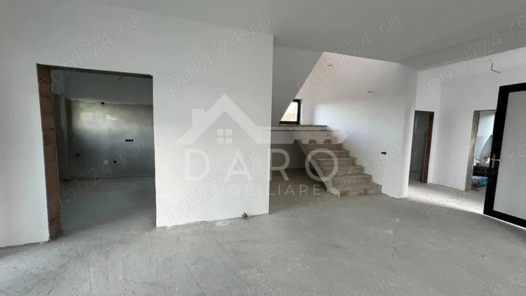 🏡 Casă P+1E+Pod de vânzare | 325 mp utili | Teren 700 mp | - 🏡 Casă P+1E+Pod de vânzare | 325 mp utili | Teren 700 mp | Sângeorgiu de Mureș – Str. Tofalău
Proprietate premium situată într-o zonă liniștită, exclusiv de case, cu aer curat și priveliște frumoasă. Ideală pentru o familie care își dorește spațiu, confort și intimitate.
📐 Suprafață utilă: 325 mp
🌳 Suprafață teren: 700 mp
🏗 Regim de înălțime: P+1E+Pod
📅 Finalizată: 2023
✔ Racordată la apă, curent și gaz
Construcție și dotări
✔ Zidărie din cărămidă
✔ Țiglă ceramică
✔ Ferestre Barrier 80
✔ Feronerie Roto NT Titan
✔ Izolație de calitate superioară
✔ Pod cu spațiu generos pentru depozitare
Compartimentare
Parter:
Living 40 mp cu acces pe terasă
Bucătărie 15 mp
Dormitor oaspeți 18 mp
Baie 7 mp
Cameră tehnică 6,5 mp
Etaj:
Dormitor matrimonial 38 mp cu 2 terase, baie proprie (9 mp) și dressing (5 mp)
Dormitor 30 mp cu terasă, baie proprie (8 mp) și dressing (5 mp)
Hol 12 mp
Pod: spațiu generos pentru depozitare
📍 Zonă liniștită – Sângeorgiu de Mureș, Strada Tofalău
💎 Proprietate ideală pentru locuință premium, într-o zonă în plină dezvoltare.
🤝 Proprietate promovată prin DARO Imobiliare
💳 Vrei să cumperi această proprietate și ai nevoie de finanțare?
Prin Kiwi Finance beneficiezi de:
✔ analiză GRATUITĂ a eligibilității
✔ oferte de la peste 12 bănci
✔ negocierea dobânzii
✔ suport complet până la semnarea contractului
📞 Detalii și vizionări:
Coman Maria – DARO Imobiliare & Kiwi Finance
📱 0749 535 729
🔑 DARO Imobiliare – găsim proprietatea potrivită
💳 Kiwi Finance – obținem creditul pentru a o cumpă