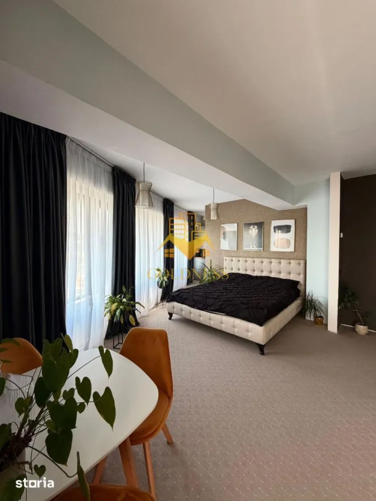 1 camere studio, Premium, Manastur, West City Tower - GOLDNESS Imobiliare vă propune spre închiriere un apartament cu 1 camere complet mobilat și utilat, la etajul 12 într-un imobil de 12 etaje, în Cartierul Manastur.
Dispune de loc de parcare subteran.
Se află în apropierea stațiilor de transport în comun, magazine, restaurante, spații verzi, farmacii, etc. 

Apartamentul este compartimentat astfel:
 - camera cu pat matrimonial și canapea, dressing, noptiere
 - bucătărie complet utilată și mobilată
 - baie cu cabina de dus, calorifer port prosop și dulap pentru depozitare.
 - balcon 7mp

Imobilul este dotat cu toate cele necesare- frigider, aragaz, hotă, mașină de spălat haine, etc. 

Dacă sunteți interesați de acest apartament și doriți să îl vizionați, dar și pentru alte oferte nu ezitați să ne contactați telefonic sau prin e-mail. Vă stăm la dispoziție!
Pentru intermediere se percepe un comision de 50% din prețul chiriei!
