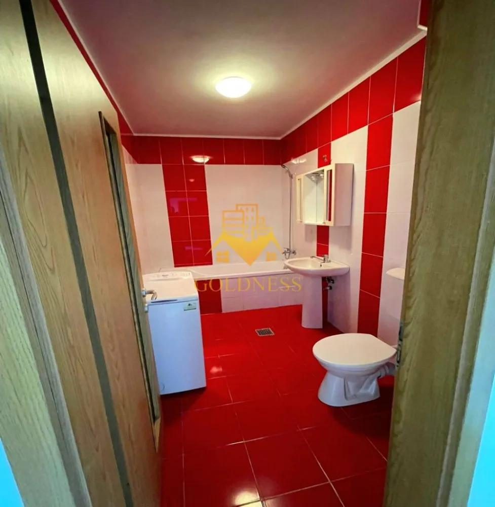 1 camera 50mp, Zorilor, UMF, USAMV, UTCN, Observatorului - GOLDNESS Imobiliare vă propune spre închiriere un apartament cu 1 camere complet mobilat și utilat, la etajul 5 într-un imobil de 6 etaje, în Cartierul Zorilor.
Se află în apropierea stațiilor de transport în comun, magazine, restaurante, spații verzi, farmacii, etc. 

Apartamentul este compartimentat astfel:
 - camera cu canapea extensibilă 
 - bucătărie complet utilată și mobilată, loc de servit masa 
 - baie cu cada, calorifer port prosop și dulap pentru depozitare.
 - balcon 5mp.
 - dressing separat

5-10 minute de mers pe jos pana la UMF/USAMV

Imobilul este dotat cu toate cele necesare- centrală proprie, frigider, aragaz, hotă, mașină de spălat haine, etc. 

Dacă sunteți interesați de acest apartament și doriți să îl vizionați, dar și pentru alte oferte nu ezitați să ne contactați telefonic sau prin e-mail. Vă stăm la dispoziție!
Pentru intermediere se percepe un comision de 50% din prețul chiriei!