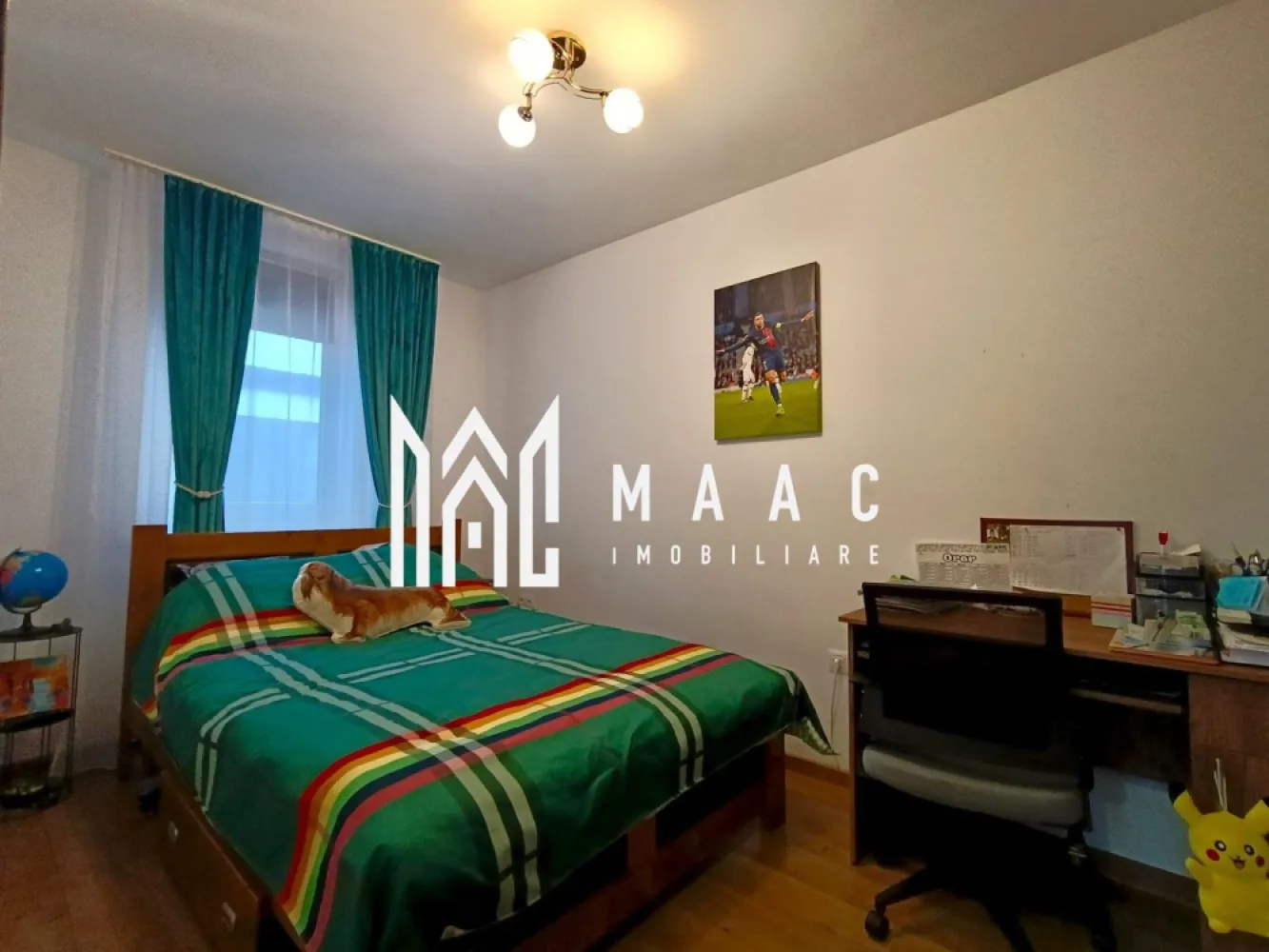 Cvadruplex | 84Mp | Cartierul Arhitecților - MAAC-imobiliare vă propune spre vânzare o casă de tip quadruplex la un preț avantajos, situată într-o zonă liniștită, ideală pentru familie, investiție ,sau oricine își dorește liniște,confort, spații verzi în apropiere,și priveliște superbă!

Compartimentare:
Parter:
-living
 -bucătărie open-space
-cămară și încă o încăpere nefinalizată pentru baie/depozitare.

Etaj: 
-baie
-3 dormitoare,din care ,două dormitoare cu acces la un balcon deschis de 4 mp²

Proprietatea este organizată eficient, dispune de curte 30mp², locuri de parcare ,și, se vinde mobilată sau nemobilată, în funcție de preferințele viitorului proprietar.

Pentru vizionări sau mai multe detalii contactați-ne și specificați codul proprietății-ID: CP2841243.