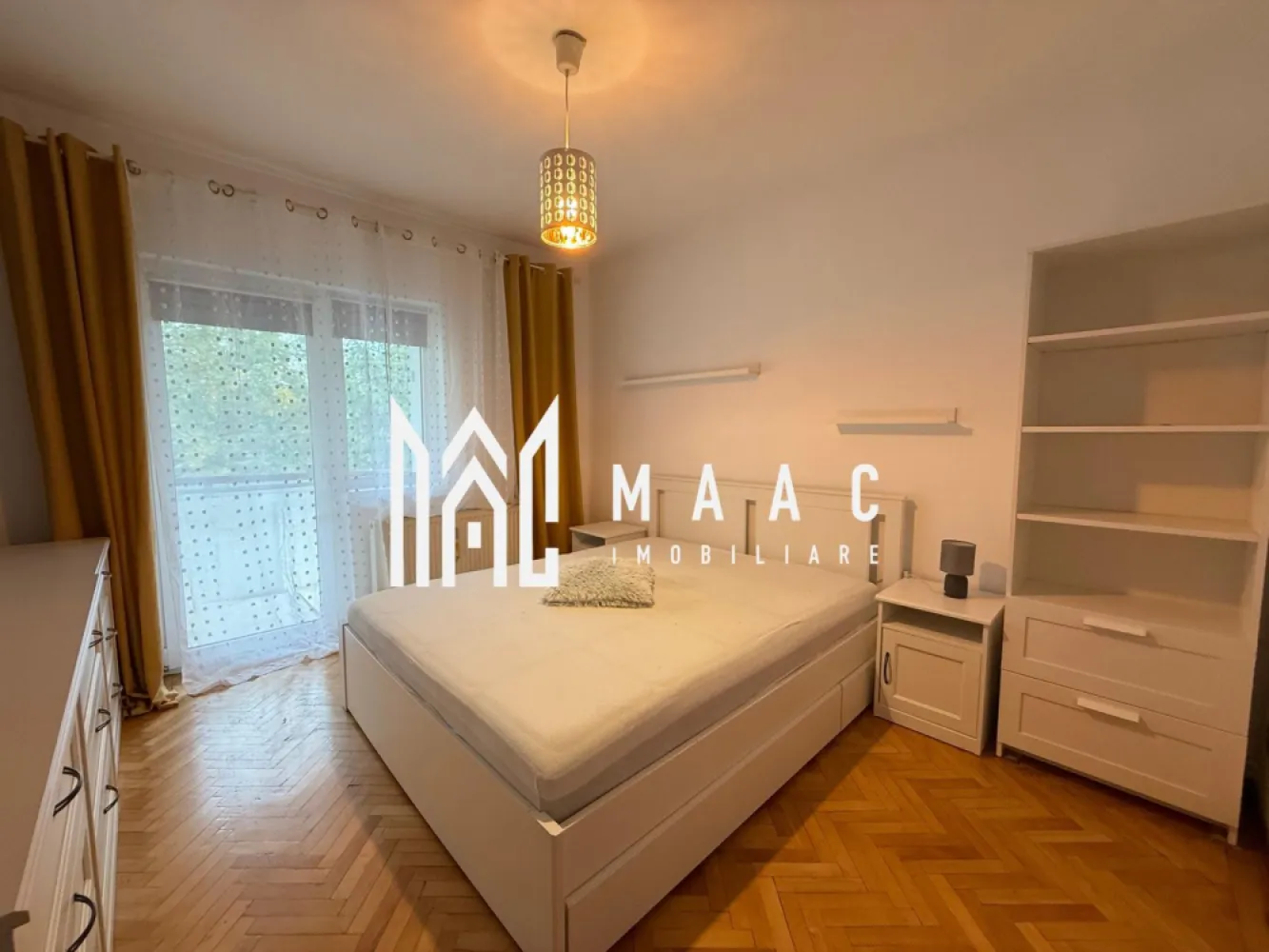 Apartament 3 camere | 2 bai | Renovat | Balcon | V. Aurie