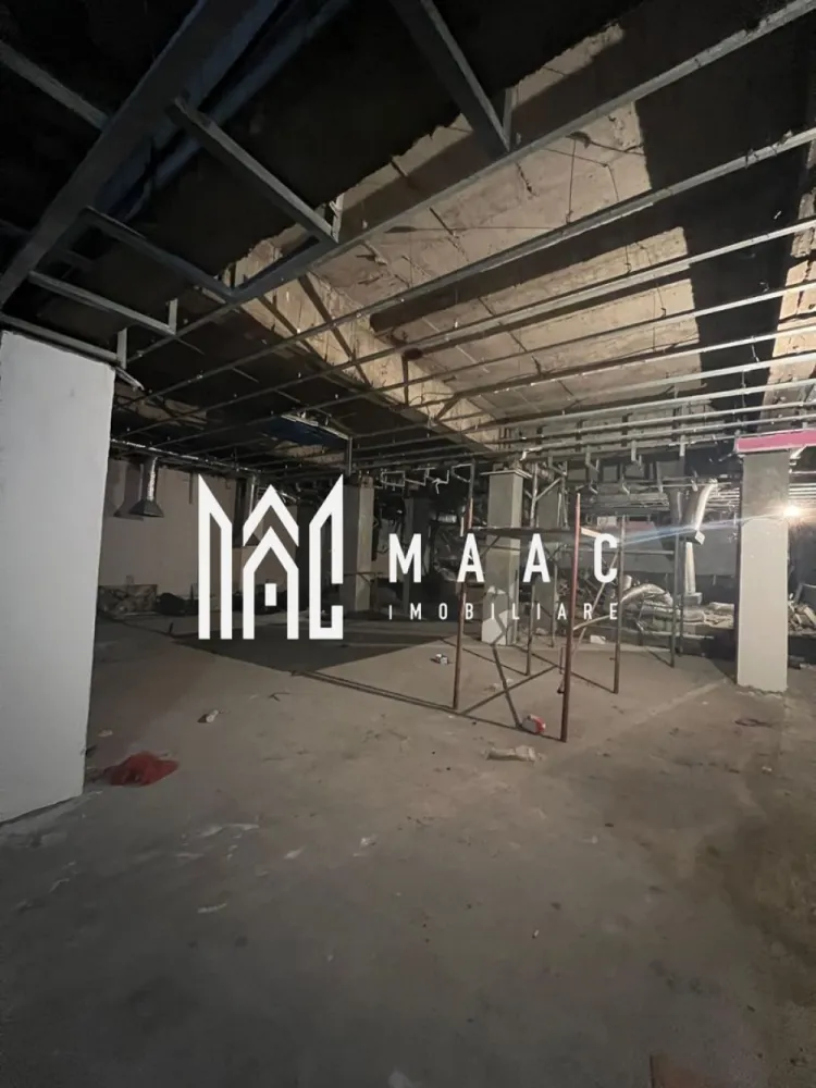 Spatiu Comercial | Ultracentral de inchiriat - MAAC Imobiliare vă propune spre închiriere un spațiu comercial de mari dimensiuni, situat ultracentral, în municipiul Râmnicu Vâlcea, într-o zonă cu vizibilitate excelentă și acces facil.

Imobilul este amplasat la demisol și dispune de o suprafață totală de 750 mp, oferind un spațiu generos, cu multiple posibilități de compartimentare și amenajare în funcție de necesitățile chiriașului.

Proprietatea beneficiază de:

* Două ieșiri existente
* Posibilitatea amenajării unei a treia ieșiri, un avantaj important pentru activități cu flux mare de persoane
* Înălțime generoasă, potrivită pentru activități comerciale și recreative

Datorită configurației și poziționării ultracentrale, spațiul este ideal pentru:

* Cazino
* Sală de bowling
* Sală de jocuri pentru copii
* Magazine textile
* Showroom-uri
* Diverse activități comerciale sau de divertisment

Locația oferă vad comercial foarte bun și accesibilitate ridicată, reprezentând o oportunitate excelentă pentru dezvoltarea unei afaceri într-o zonă cu potențial.

Pentru detalii suplimentare și programarea unei vizionări, echipa MAAC Imobiliare vă stă la dispoziție.

ID: CP2945029