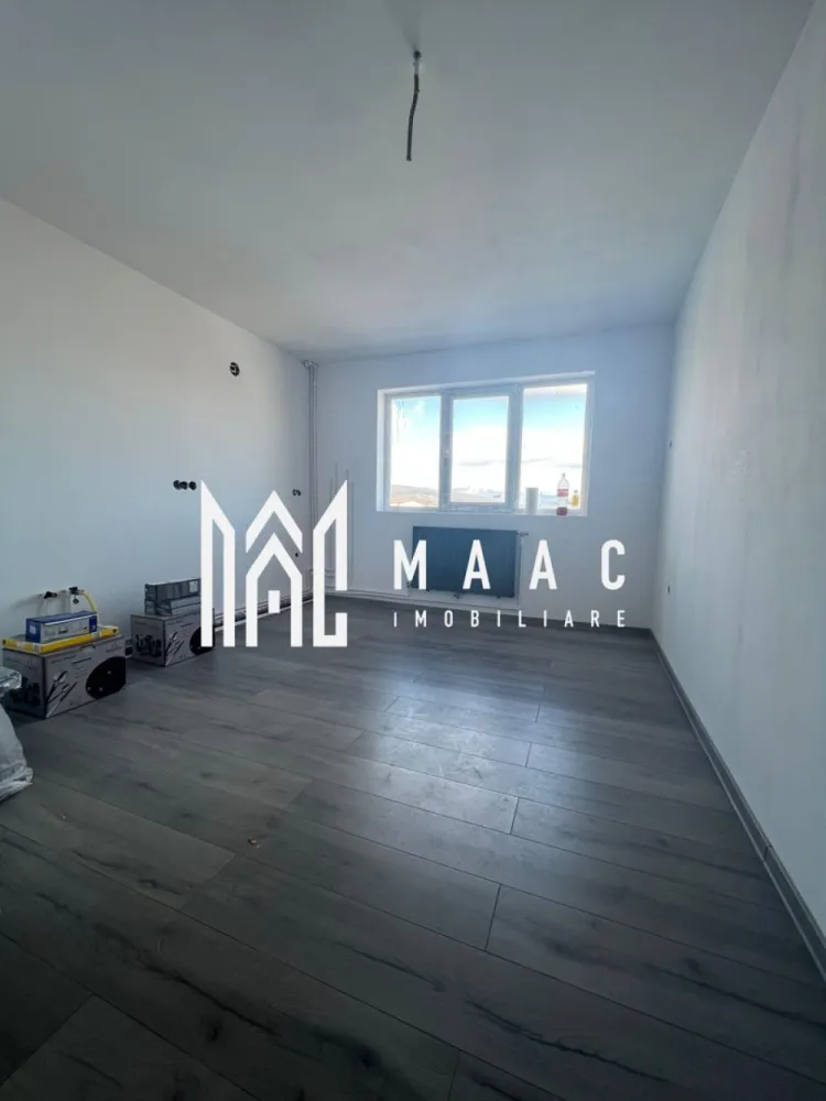 Apartament 2 camere | cartier Traian | 44mp - MAAC Imobiliare vă propune spre vânzare un apartament modern cu 2 camere, situat la etajul 4 în cartierul Traian.

Locuința face parte dintr-o construcție nouă, realizată din BCA, și are o suprafață utilă de 44 mp, fiind dispusă pe două niveluri, oferind un spațiu eficient compartimentat și ideal pentru un stil de viață modern.

Compartimentare practică pe două niveluri:
Parter: zonă de living cu bucătărie open-space și baie
Etaj: 2 dormitoare luminoase

Apartamentul se predă la stadiul de gri, oferind viitorului proprietar libertatea de a-l amenaja și finisa după propriul gust și buget. Este o oportunitate excelentă atât pentru locuință personală, cât și pentru investiție (închiriere pe termen lung sau regim hotelier).

Localizare avantajoasă – situat în cartierul Traian, cu acces facil la mijloace de transport, magazine, școli și alte puncte de interes.

Preț: 29.000 € + TVA

Imaginile atașate includ atât fotografii tip showroom (cu titlu de prezentare), cât și poze din stadiul actual de predare.

Pentru mai multe informații sau programarea unei vizionări, echipa MAAC Imobiliare vă stă la dispoziție!
CP2944995