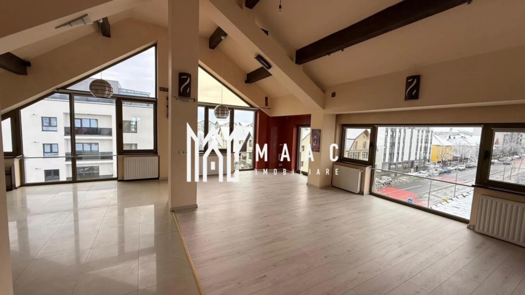 Spațiu de birouri | 120 mp| Calea Dumbrăvii - MAAC Imobiliare vă propune spre închiriere un spațiu de birouri situat într-o zonă premium a orașului Sibiu, pe Calea Dumbrăvii, într-o clădire nouă, modernă.

 Amplasat la mansarda imobilului, spațiul beneficiază de lumină naturală generoasă și oferă un mediu de lucru confortabil, ideal pentru activități de birou, IT, contabilitate, consultanță sau alte domenii administrative.

Caracteristici principale:
Suprafață utilă: 120 mp
Compartimentare eficientă, ușor adaptabilă nevoilor chiriașului
Grup sanitar propriu
Utilități separate de restul clădirii (contorizare individuală)

Clădire nouă, finisaje moderne
Acces facil către mijloace de transport, restaurante și alte puncte de interes
Spațiul oferă un cadru profesional, potrivit pentru companii care își doresc un sediu reprezentativ într-o zonă bine cotată a orașului.

Pentru mai multe detalii sau pentru a programa o vizionare, vă rugăm să ne contactați specificând ID:CP2937470