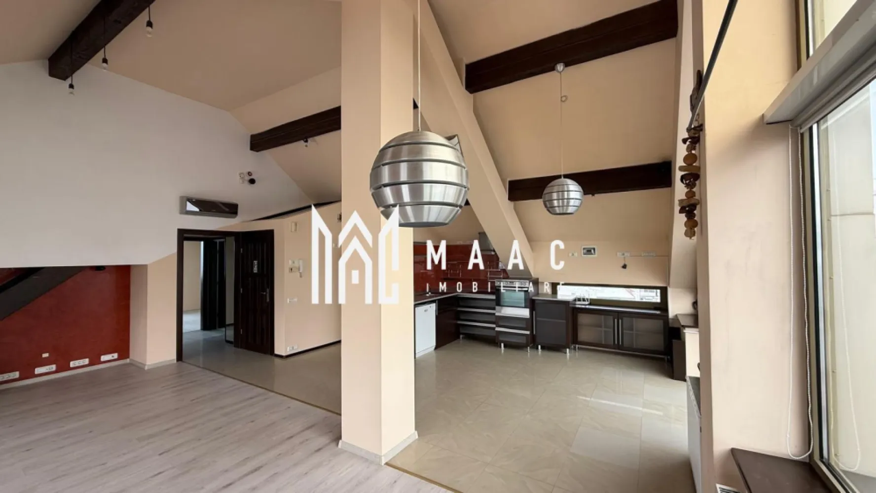 Spațiu de birouri | 120 mp| Calea Dumbrăvii - MAAC Imobiliare vă propune spre închiriere un spațiu de birouri situat într-o zonă premium a orașului Sibiu, pe Calea Dumbrăvii, într-o clădire nouă, modernă.

 Amplasat la mansarda imobilului, spațiul beneficiază de lumină naturală generoasă și oferă un mediu de lucru confortabil, ideal pentru activități de birou, IT, contabilitate, consultanță sau alte domenii administrative.

Caracteristici principale:
Suprafață utilă: 120 mp
Compartimentare eficientă, ușor adaptabilă nevoilor chiriașului
Grup sanitar propriu
Utilități separate de restul clădirii (contorizare individuală)

Clădire nouă, finisaje moderne
Acces facil către mijloace de transport, restaurante și alte puncte de interes
Spațiul oferă un cadru profesional, potrivit pentru companii care își doresc un sediu reprezentativ într-o zonă bine cotată a orașului.

Pentru mai multe detalii sau pentru a programa o vizionare, vă rugăm să ne contactați specificând ID:CP2937470