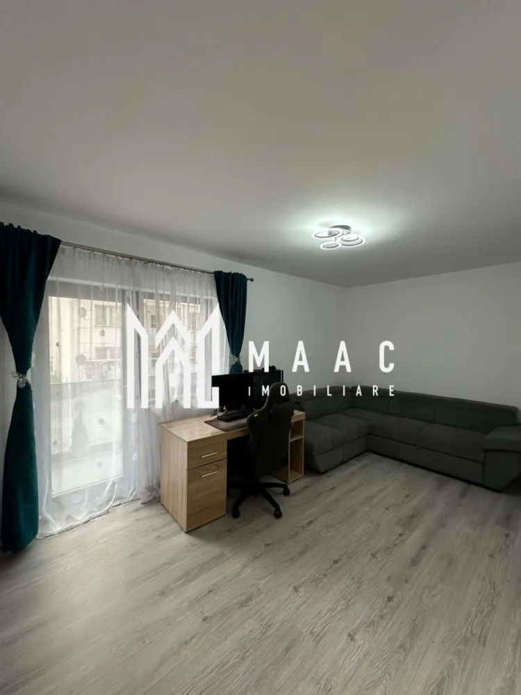 Apartament 2 camere | D-na Stanca I Gradina 38 mp, terasa - Apartament cu 2 camere decomandat în zona Doamna Stanca din Șelimbăr, situat la parterul unui imobil construit în 2021, cu balcon, terasă și loc de parcare, potrivit pentru mutare rapidă.

Detalii proprietate:
• Suprafață utilă: 56 mp
• Compartimentare interioară: decomandat, living cu iesire in gradina (38mp) printr-un balcon cu spațiu de depozitare, dormitor, bucătărie separată cu acces în terasa generoasa, hol și baie cu aerisire naturală.
• Regim de înălțime: parter din 3 etaje
• Finisat modern
• Confort 1, încălzire în pardoseală
• Se predă mobilat și utilat
• Aferent: 1 loc de parcare

Zona Doamna Stanca oferă acces rapid către Piața Rahova, Supeco și alte puncte comerciale, bancare și de învățământ. În apropiere se află stații pentru transportul în comun, iar amplasarea susține un ritm de zi cu zi practic, cu servicii utile la distanță convenabilă.

Cod anunț CP3206674. Contactați-ne pentru o vizionare și pentru toate detaliile legate de această proprietate.