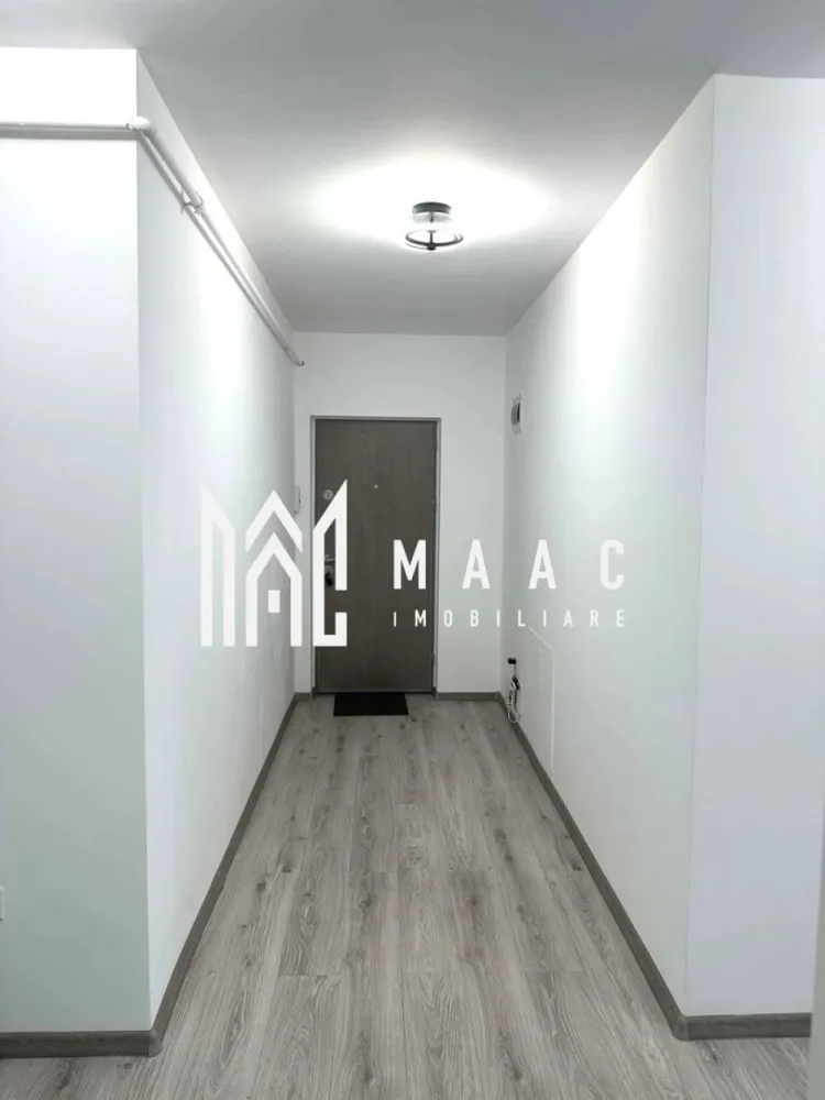 Apartament 2 camere | D-na Stanca I Gradina 38 mp, terasa - Apartament cu 2 camere decomandat în zona Doamna Stanca din Șelimbăr, situat la parterul unui imobil construit în 2021, cu balcon, terasă și loc de parcare, potrivit pentru mutare rapidă.

Detalii proprietate:
• Suprafață utilă: 56 mp
• Compartimentare interioară: decomandat, living cu iesire in gradina (38mp) printr-un balcon cu spațiu de depozitare, dormitor, bucătărie separată cu acces în terasa generoasa, hol și baie cu aerisire naturală.
• Regim de înălțime: parter din 3 etaje
• Finisat modern
• Confort 1, încălzire în pardoseală
• Se predă mobilat și utilat
• Aferent: 1 loc de parcare

Zona Doamna Stanca oferă acces rapid către Piața Rahova, Supeco și alte puncte comerciale, bancare și de învățământ. În apropiere se află stații pentru transportul în comun, iar amplasarea susține un ritm de zi cu zi practic, cu servicii utile la distanță convenabilă.

Cod anunț CP3206674. Contactați-ne pentru o vizionare și pentru toate detaliile legate de această proprietate.