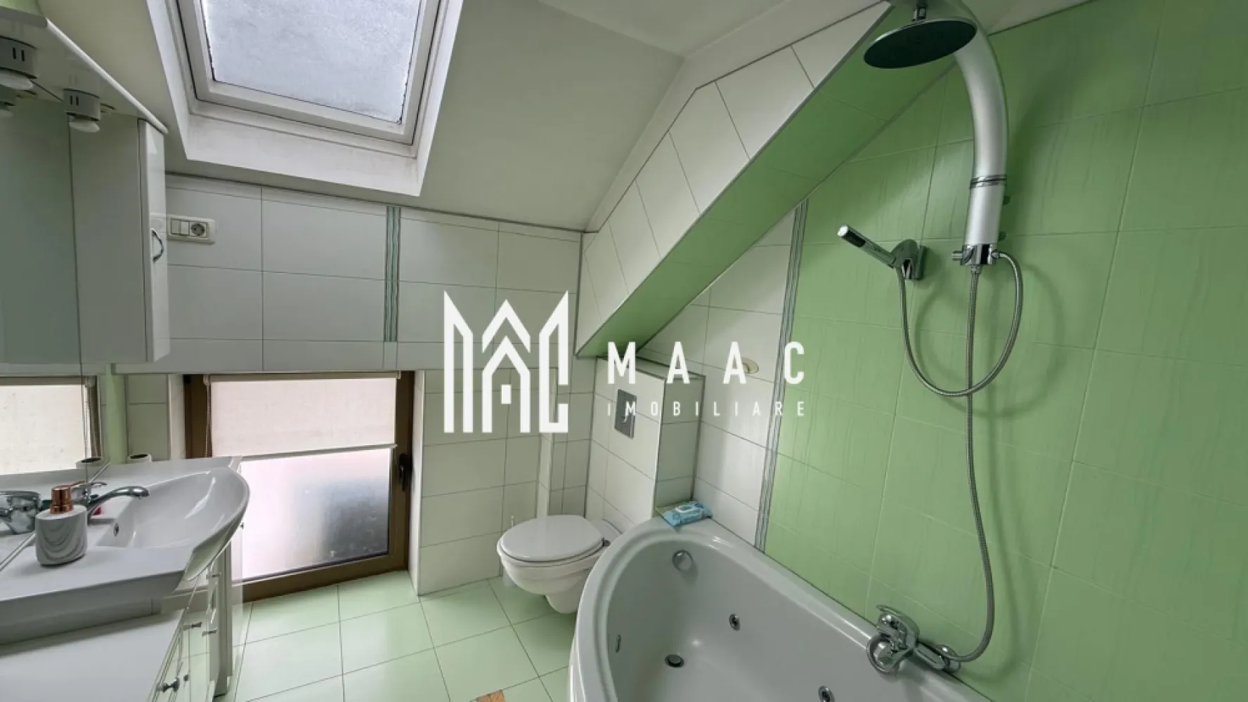 Spațiu de birouri | 120 mp| Calea Dumbrăvii - MAAC Imobiliare vă propune spre închiriere un spațiu de birouri situat într-o zonă premium a orașului Sibiu, pe Calea Dumbrăvii, într-o clădire nouă, modernă.

 Amplasat la mansarda imobilului, spațiul beneficiază de lumină naturală generoasă și oferă un mediu de lucru confortabil, ideal pentru activități de birou, IT, contabilitate, consultanță sau alte domenii administrative.

Caracteristici principale:
Suprafață utilă: 120 mp
Compartimentare eficientă, ușor adaptabilă nevoilor chiriașului
Grup sanitar propriu
Utilități separate de restul clădirii (contorizare individuală)

Clădire nouă, finisaje moderne
Acces facil către mijloace de transport, restaurante și alte puncte de interes
Spațiul oferă un cadru profesional, potrivit pentru companii care își doresc un sediu reprezentativ într-o zonă bine cotată a orașului.

Pentru mai multe detalii sau pentru a programa o vizionare, vă rugăm să ne contactați specificând ID:CP2937470