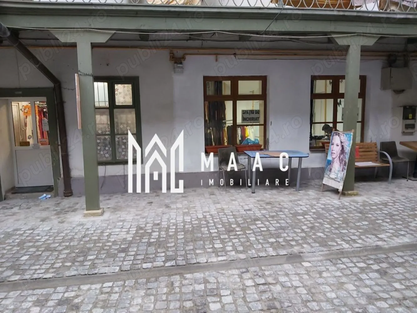 Spațiu Comercial | 45 MPU | Ultracentral - MAAC Imobiliare oferă spre închiriere un spațiu comercial ~45 mp – Ultracentral, Sibiu

Vă propunem spre închiriere un spațiu comercial cu suprafața de aproximativ 45 mp.

 Chirie: 550 euro/lună (2800 lei)

Locația este ideală pentru diverse activități comerciale, birou sau servicii, datorită vizibilității și accesului facil.

Pentru mai multe informații sau programarea unei vizionări, vă rugăm să ne contactați și să specificați ID-ul proprietății: CP2940488.