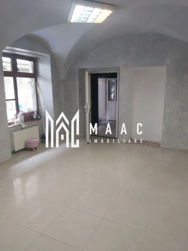 Spațiu Comercial | 45 MPU | Ultracentral - MAAC Imobiliare oferă spre închiriere un spațiu comercial ~45 mp – Ultracentral, Sibiu

Vă propunem spre închiriere un spațiu comercial cu suprafața de aproximativ 45 mp.

 Chirie: 550 euro/lună (2800 lei)

Locația este ideală pentru diverse activități comerciale, birou sau servicii, datorită vizibilității și accesului facil.

Pentru mai multe informații sau programarea unei vizionări, vă rugăm să ne contactați și să specificați ID-ul proprietății: CP2940488.