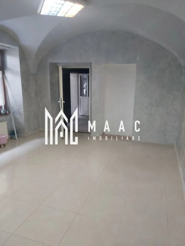 Spațiu Comercial | 45 MPU | Ultracentral - MAAC Imobiliare oferă spre închiriere un spațiu comercial ~45 mp – Ultracentral, Sibiu

Vă propunem spre închiriere un spațiu comercial cu suprafața de aproximativ 45 mp.

 Chirie: 550 euro/lună (2800 lei)

Locația este ideală pentru diverse activități comerciale, birou sau servicii, datorită vizibilității și accesului facil.

Pentru mai multe informații sau programarea unei vizionări, vă rugăm să ne contactați și să specificați ID-ul proprietății: CP2940488.