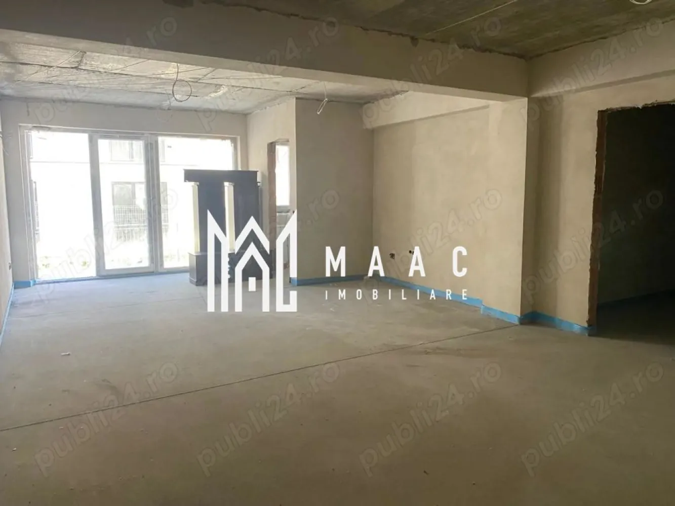 Spatiu comercial | Parter | 50 MPU | Turnisor - MAAC Imobiliare oferă spre vânzare un spațiu comercial 50 mp – Parter

✔ Spațiul este intabulat ca spațiu comercial în cartea funciară (nu necesită schimbare de destinație).
✔ Beneficiază de un loc de parcare inclus.

Compartimentare și dotări:
 • Zonă principală open-space
 • Vestiar
 • Baie
 • Spațiu tehnic (cu centrală montată)
 • Încălzire în pardoseală
 • Centrală termică funcțională
 • Curent trifazic

Proprietatea se predă la stadiul de alb, cu:
 • ușă montată la intrare
 • centrală funcțională
 • pereți zugrăviți
 • trei uși interioare nemontate

În zonă nu există alte spații comerciale, ceea ce oferă un avantaj competitiv important pentru viitoarea activitate.

Opțional: Se poate închiria la prețul de 9 euro/mp.

Pentru mai multe informații sau pentru programarea unei vizionări, vă rugăm să ne contactați și să specificați ID-ul proprietății: CP2940707.