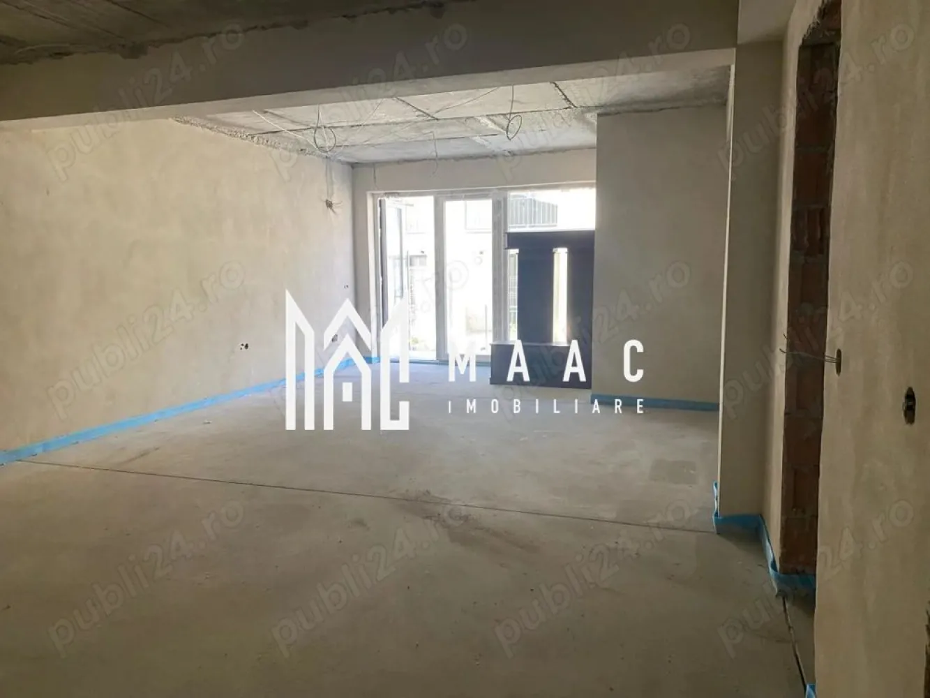 Spatiu comercial | Parter | 50 MPU | Turnisor - MAAC Imobiliare oferă spre vânzare un spațiu comercial 50 mp – Parter

✔ Spațiul este intabulat ca spațiu comercial în cartea funciară (nu necesită schimbare de destinație).
✔ Beneficiază de un loc de parcare inclus.

Compartimentare și dotări:
 • Zonă principală open-space
 • Vestiar
 • Baie
 • Spațiu tehnic (cu centrală montată)
 • Încălzire în pardoseală
 • Centrală termică funcțională
 • Curent trifazic

Proprietatea se predă la stadiul de alb, cu:
 • ușă montată la intrare
 • centrală funcțională
 • pereți zugrăviți
 • trei uși interioare nemontate

În zonă nu există alte spații comerciale, ceea ce oferă un avantaj competitiv important pentru viitoarea activitate.

Opțional: Se poate închiria la prețul de 9 euro/mp.

Pentru mai multe informații sau pentru programarea unei vizionări, vă rugăm să ne contactați și să specificați ID-ul proprietății: CP2940707.