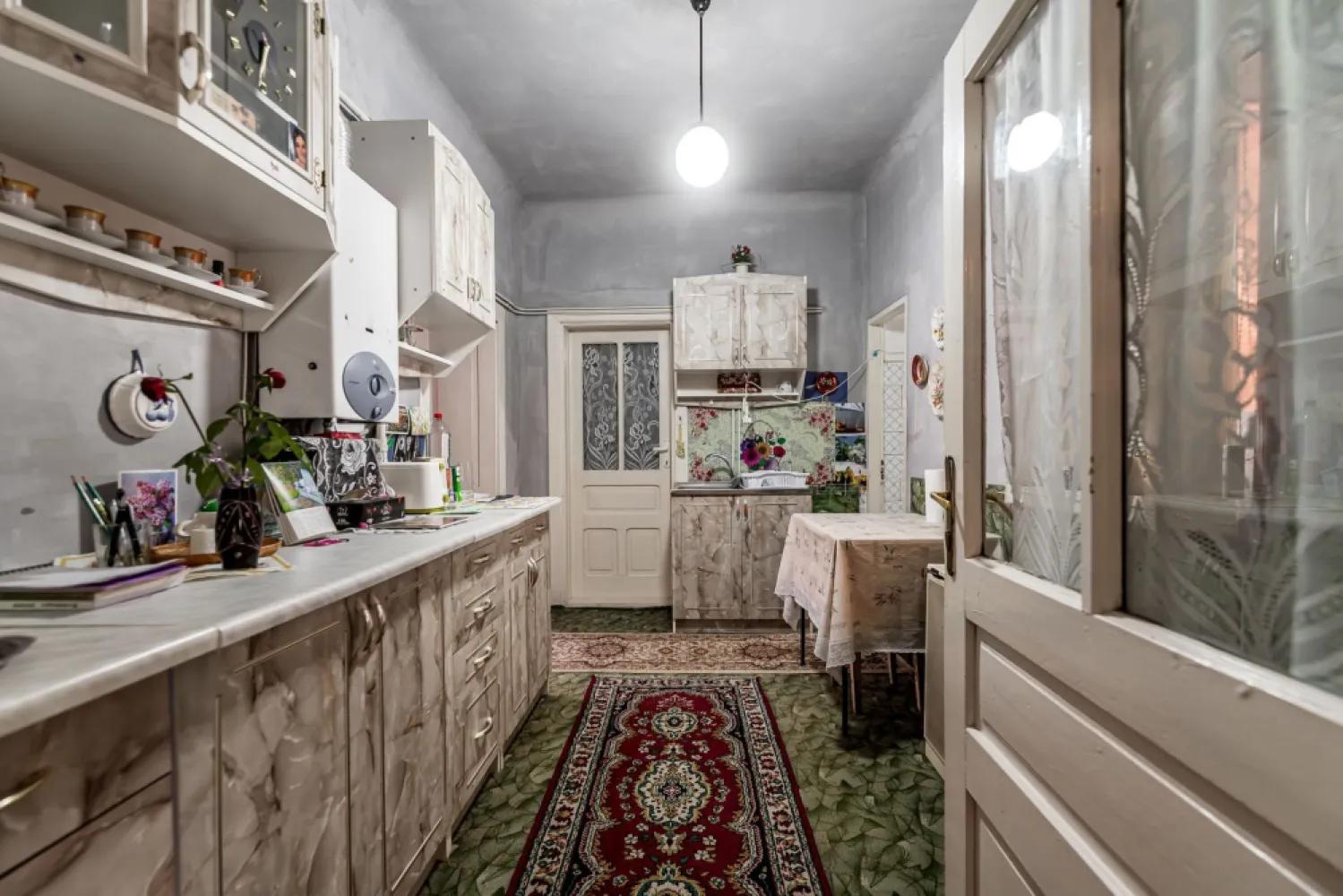 Casa 3 camere, bucatarie si baie, in zona centrala din Chisineu-Cris