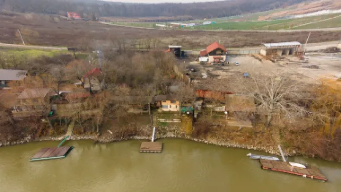 Teren intravilan 2.600 mp pe Malul Mureșului Alfa