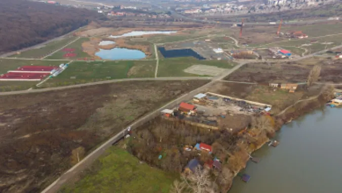 Teren intravilan 2.600 mp pe Malul Mureșului Alfa