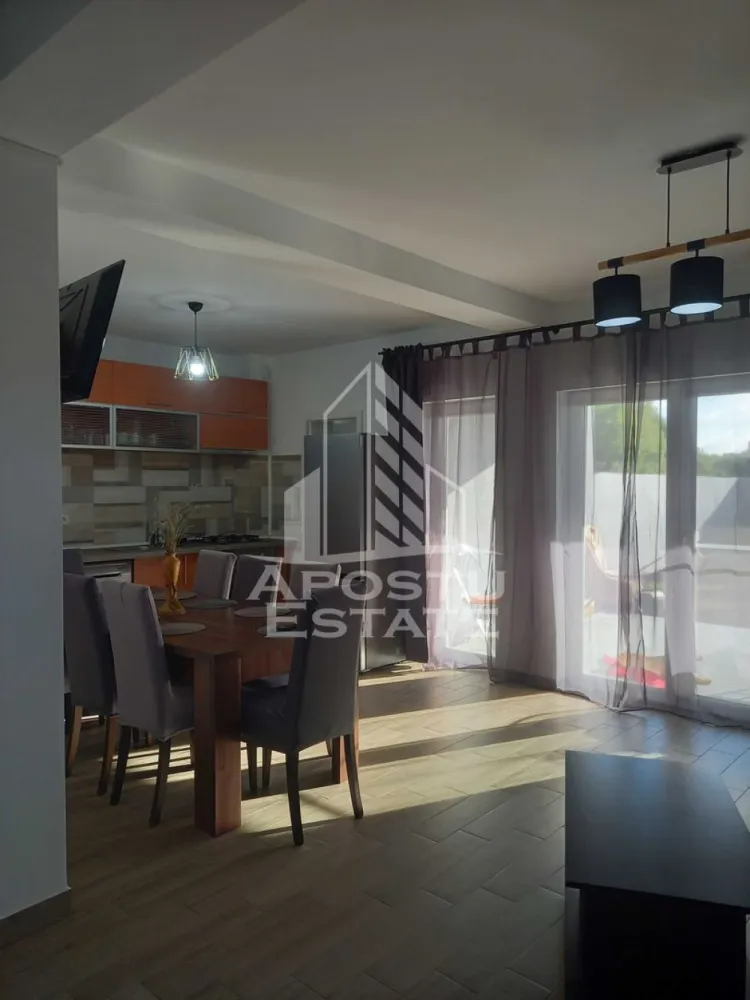 DUplex in Ghiroda , 3 Dormitoare, Gradina Proprie - APOSTU ESTATE va propune spre vânzare un Duplex spatios si elegant, cu 4 camere, situat intr-o zona linistita si bine conectata din Ghiroda , ideal pentru familii sau persoane care doresc un spatiu generos si confortabil.

Suprafata utila: 120 mp
Suprafata Teren : 300 mp
Suprafata Teresa 20 mp

Compartimentare eficienta:

Hol de acces generos

Bucatarie complet mobilata si utilata, cu loc de luat masa

Living luminos si spatios

Duplexul dipune de 3 dormitoare matrimoniale fiecare avand baie proprie cu cabina de dus si balcoane proprii

Confort si facilitati:

Centrala termica proprie pe gaz

Aer conditionat

Loc de parcare inclus in pret

Duplexul este complet mobilat si utilat

Localizare: Zona Ghiroda – liniste, acces facil spre oras, in apropiere de magazine, scoli si mijloace de transport in comun 
Programeaza o vizionare!
ID intern: CP2841855