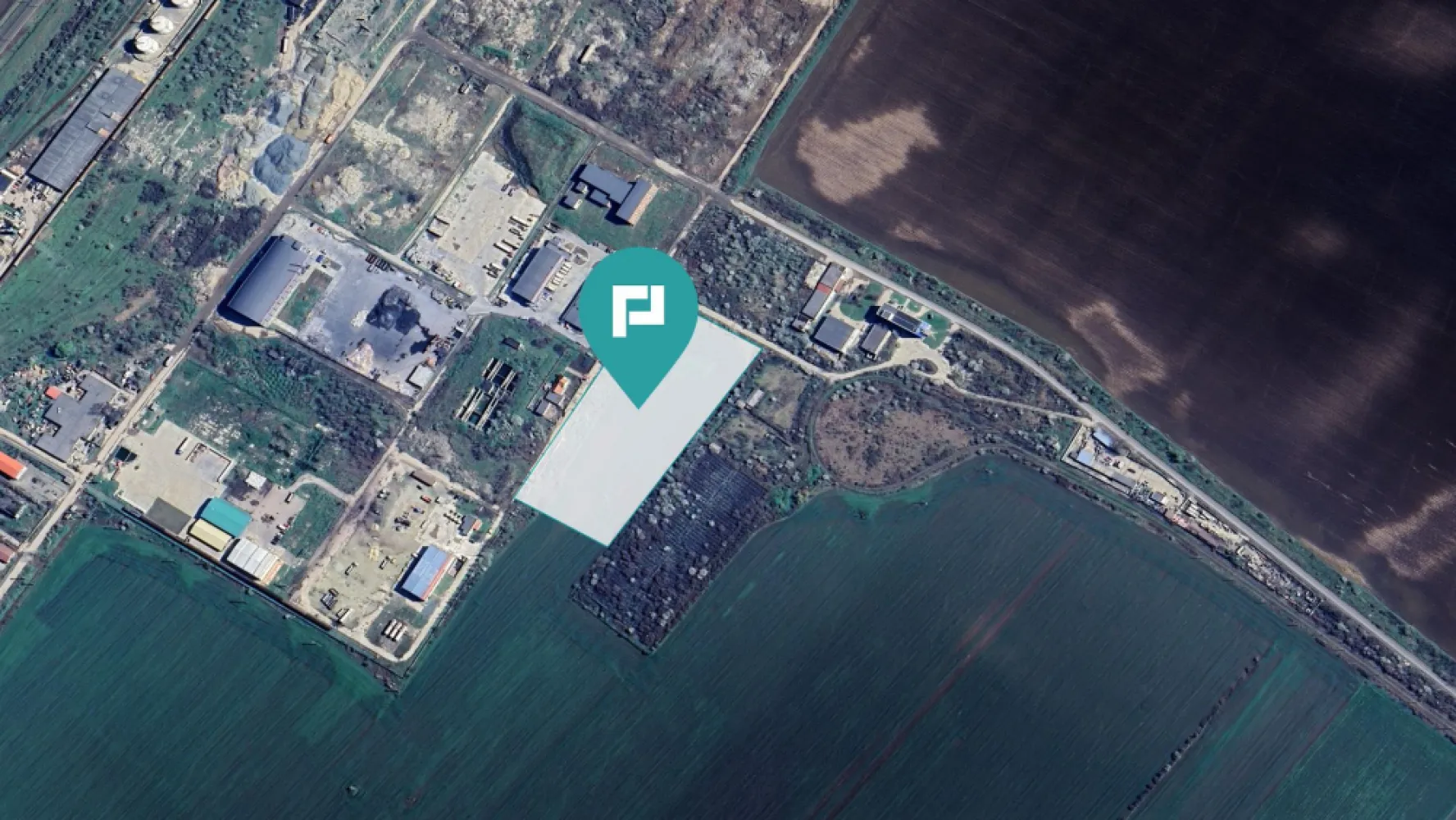 Teren intravilan 2,15 ha cu destinație industrială - PropertyLab vă oferă un teren intravilan de 21.519 mp cu două fronturi stradale în zona Vladimirescu.

Imobilul este ideal pentru construcții industriale/comerciale: hale, depozite, spații logistice sau producție.

🔹 Front stradal: aproximativ 100 ml
🔹 Deschidere la două străzi (2 fronturi stradale)
🔹 Toate utilitățile la șosea (apă, curent, gaz, canalizare)
🔹 Acces facil pentru TIR și trafic greu, la Centura Vladimirescu
🔹 Regim intravilan – construire permisă

Terenul beneficiază de poziție excelentă, cu vizibilitate bună și acces rapid către principalele artere de circulație.

Pentru mai multe detalii și vizionare, nu ezitați să ne contactați.
Raluca Marinescu +40 755 083 764
email: raluca.marinescu@propertylab.ro
Augustin Dina +40 726 310 776
email: augustin.dina@propertylab.ro

CP2841745