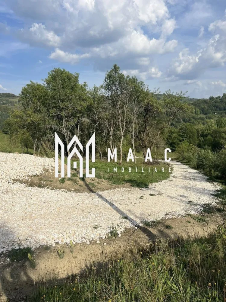 Teren Intravilan I case vechi I – Poiana Sohodol I Alba - Suprafață:

Total teren: 14.242 mp
Teren intravilan: 6.926 mp (cu acte la zi, cota 1/1)
Construcții:
- 2 căsuțe vechi înregistrate în acte, necesită renovare
- 1 anexa
Caracteristici teren:
- Altitudine: aprox. 800 m
- Orientare sudică
- Acces auto permanent, asfalt până aproape de teren
- Ultimii 400 m pe drum pietruit privat, recent amenajat
Facilități:
- 2 surse de apă (una amenajată, una în curs de amenajare), cu debite constante tot anul
- Curent electric, inclusiv linie trifazată pe stâlp
- Pădure (aprox. 1000 mp) și numeroși pomi fructiferi
- Platou amenajat în zona superioară, aprox. 850 mp
Pentru mai multe detalii precizati telefonic ca ati vazut anuntul cu ID CP2945358