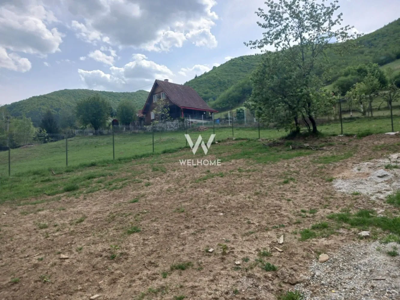 Teren Extravilan situat la intersectia DN1 cu Transfagarasan - Va propunem spre vanzare un teren Extravilan situat la intersectia DN1 cu Transfagarasan

Deschidere 20 m la DN 7C-Transfagarasan

Suprafata 3000 mp.

Distanta faata de utilitati aprox. 100m

Pretabil investitie, cabana, 

Pret: 17000 euro.