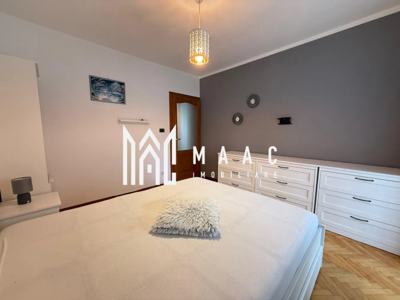Apartament 3 camere | 2 bai | Renovat | Balcon | V. Aurie