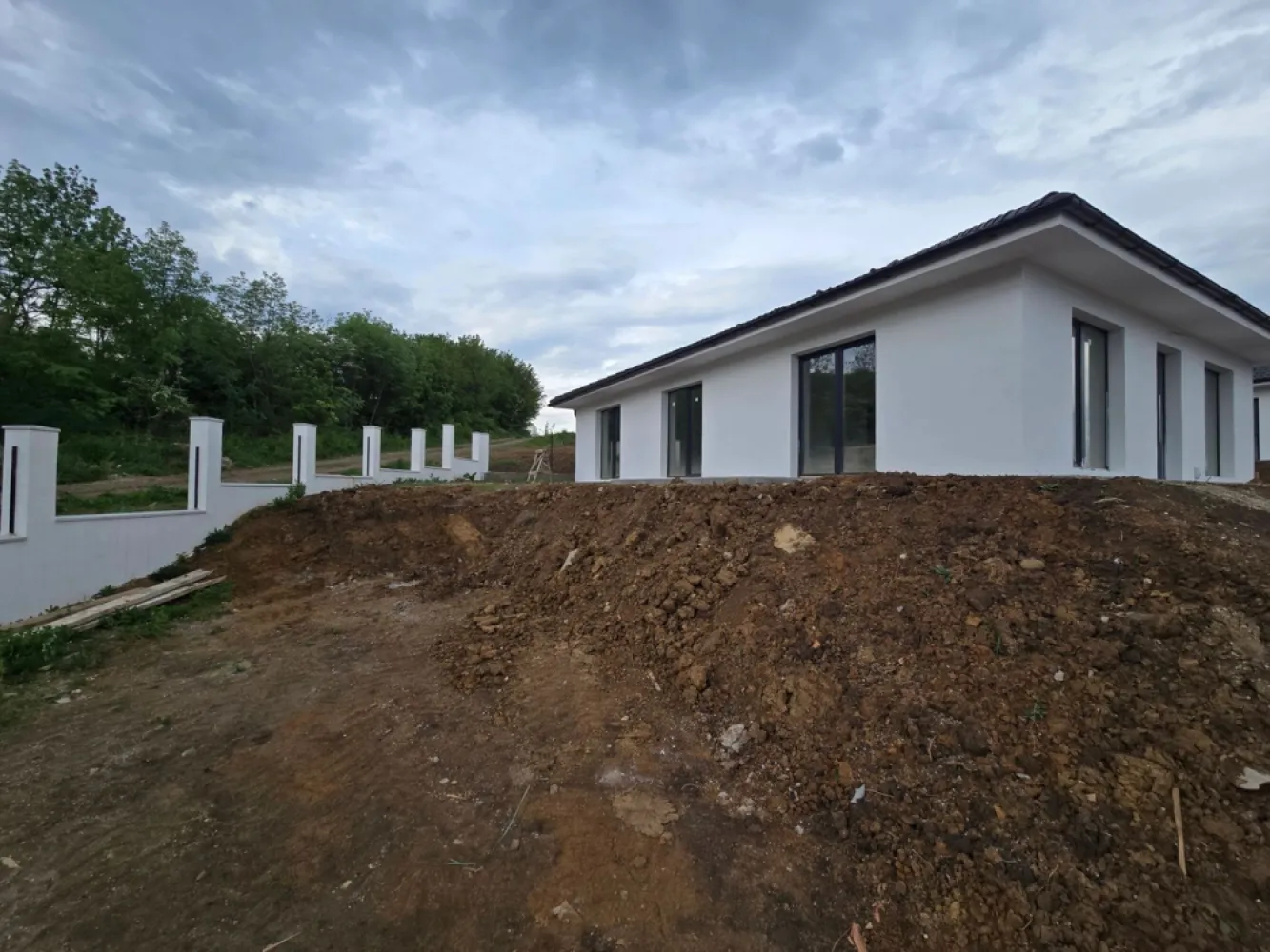 Casa 4 camere la cheie,130 mp,500 mp teren,cartier Unirii