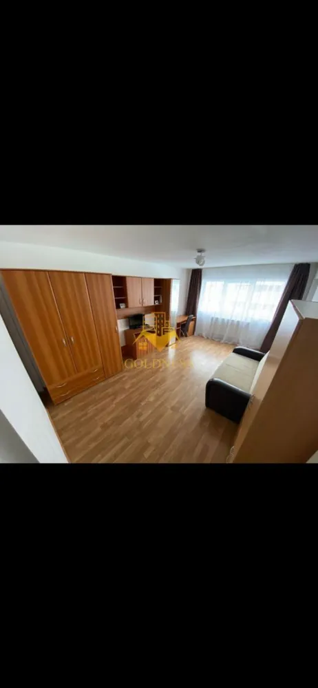 COMISION 0%! 1 camera, decomandat, parcare, Calea Turzii, Bună Ziua - GOLDNESS Imobiliare vă propune spre vânzare un apartament cu 1 cameră, complet mobilat și utilat, la etajul 2 într-un imobil de 8 etaje, pe str. Calea Turzii.
Dispune de loc de parcare exterioară INCLUSĂ ÎN PREȚ!
Se află în apropierea stațiilor de transport în comun, magazine, restaurante, spații verzi, farmacii, etc. 

Apartamentul este compartimentat astfel:
 - dormitor cu canapea extensibilă, dressing, noptiere.
 - bucatarie decmandată complet utilată și mobilată, loc de servit masa.
 - baie cu cadă, calorifer port prosop și dulap pentru depozitare.
 - balcon 4 mp.

Imobilul este dotat cu toate cele necesare- centrală proprie, frigider, aragaz, hotă, mașină de spălat haine, etc. 

Dacă sunteți interesați de acest apartament și doriți să îl vizionați, dar și pentru alte oferte nu ezitați să ne contactați telefonic sau prin e-mail. Vă stăm la dispoziție!
Comision de 0%!