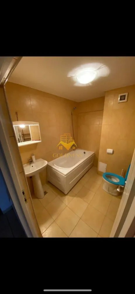 COMISION 0%! 1 camera, decomandat, parcare, Calea Turzii, Bună Ziua - GOLDNESS Imobiliare vă propune spre vânzare un apartament cu 1 cameră, complet mobilat și utilat, la etajul 2 într-un imobil de 8 etaje, pe str. Calea Turzii.
Dispune de loc de parcare exterioară INCLUSĂ ÎN PREȚ!
Se află în apropierea stațiilor de transport în comun, magazine, restaurante, spații verzi, farmacii, etc. 

Apartamentul este compartimentat astfel:
 - dormitor cu canapea extensibilă, dressing, noptiere.
 - bucatarie decmandată complet utilată și mobilată, loc de servit masa.
 - baie cu cadă, calorifer port prosop și dulap pentru depozitare.
 - balcon 4 mp.

Imobilul este dotat cu toate cele necesare- centrală proprie, frigider, aragaz, hotă, mașină de spălat haine, etc. 

Dacă sunteți interesați de acest apartament și doriți să îl vizionați, dar și pentru alte oferte nu ezitați să ne contactați telefonic sau prin e-mail. Vă stăm la dispoziție!
Comision de 0%!