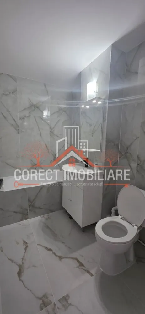 Apartament 2 camere decomandat, etaj 3, mobilat și utilat – Garoafei - De vânzare apartament cu 2 camere decomandate, situat la etajul 3, în strada Garoafei, o zonă liniștită și bine conectată.
Apartamentul are o suprafață utilă de 52 mp și dispune de două balcoane deschise (8 mp). Un mare avantaj îl reprezintă bucătăria separată, completată de cămara pentru depozitare și dressing dedicat pentru mașina de spălat și uscător, oferind organizare eficientă a spațiului.
Locuința se vinde mobilată și utilată, fiind pregătită pentru mutare imediată. Ideal atât pentru locuit confortabil, cât și pentru investiție.
Caracteristici principale:
✔ apartament 2 camere decomandat
✔ etaj 3 (intermediar)
✔ 52 mp utili
✔ 2 balcoane – 8 mp
✔ bucătărie separată
✔ cămară
✔ dressing pentru mașină de spălat și uscător
✔ mobilat și utilat 
✔ zonă Garoafei
Se acceptă orice formă de plată: credit bancar sau integral.
📞 Sună pentru detalii și vizionare!