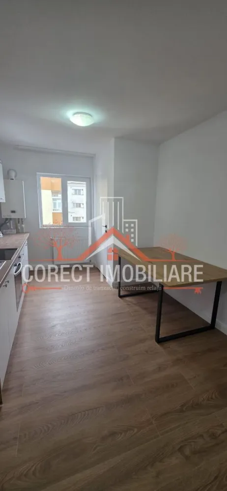 Apartament 2 camere decomandat, etaj 3, mobilat și utilat – Garoafei - De vânzare apartament cu 2 camere decomandate, situat la etajul 3, în strada Garoafei, o zonă liniștită și bine conectată.
Apartamentul are o suprafață utilă de 52 mp și dispune de două balcoane deschise (8 mp). Un mare avantaj îl reprezintă bucătăria separată, completată de cămara pentru depozitare și dressing dedicat pentru mașina de spălat și uscător, oferind organizare eficientă a spațiului.
Locuința se vinde mobilată și utilată, fiind pregătită pentru mutare imediată. Ideal atât pentru locuit confortabil, cât și pentru investiție.
Caracteristici principale:
✔ apartament 2 camere decomandat
✔ etaj 3 (intermediar)
✔ 52 mp utili
✔ 2 balcoane – 8 mp
✔ bucătărie separată
✔ cămară
✔ dressing pentru mașină de spălat și uscător
✔ mobilat și utilat 
✔ zonă Garoafei
Se acceptă orice formă de plată: credit bancar sau integral.
📞 Sună pentru detalii și vizionare!