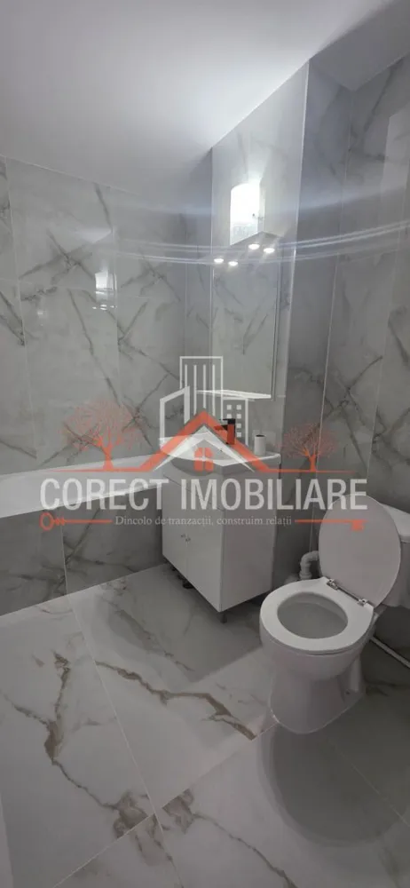 Apartament 2 camere decomandat, etaj 3, mobilat și utilat – Garoafei - De vânzare apartament cu 2 camere decomandate, situat la etajul 3, în strada Garoafei, o zonă liniștită și bine conectată.
Apartamentul are o suprafață utilă de 52 mp și dispune de două balcoane deschise (8 mp). Un mare avantaj îl reprezintă bucătăria separată, completată de cămara pentru depozitare și dressing dedicat pentru mașina de spălat și uscător, oferind organizare eficientă a spațiului.
Locuința se vinde mobilată și utilată, fiind pregătită pentru mutare imediată. Ideal atât pentru locuit confortabil, cât și pentru investiție.
Caracteristici principale:
✔ apartament 2 camere decomandat
✔ etaj 3 (intermediar)
✔ 52 mp utili
✔ 2 balcoane – 8 mp
✔ bucătărie separată
✔ cămară
✔ dressing pentru mașină de spălat și uscător
✔ mobilat și utilat 
✔ zonă Garoafei
Se acceptă orice formă de plată: credit bancar sau integral.
📞 Sună pentru detalii și vizionare!