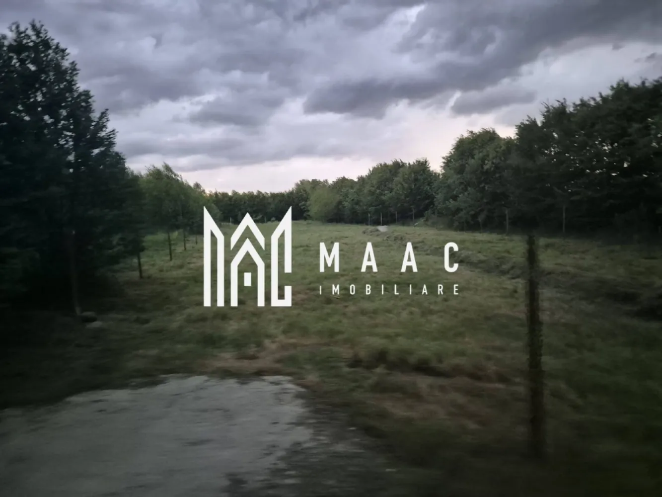 Teren Intravilian I 2000 mp I Valea Avrigului Sibiu - MAAC Imobiliare va ofera spre vânzare **Povestea unei Oaze Ascunse**

În inima pitorească a Văii Avrigului, unde munții își înălță veșnicele cetăți către cer, se ascunde o comoară. Nu una străveche, ci una care așteaptă să prindă viață. Aceasta este povestea unui teren, un petic de pământ de 2000 de metri pătrați, care nu este doar un lot, ci o făgăduială.

Imaginează-ți că te afli aici, în această zonă liniștită și exclusivistă, la doar un pas de eleganta comunitate Private Place Valea Avrigului. Aerul este curat, plin cu mirosul de brad și tăcerea este întreruptă doar de șoaptea vântului. Iar în fața ta se întinde acest teren, cu actele perfect în regulă și o autorizație de construcție care îți șoptește: „Poți începe. Acum.”

Accesul este o promisiune de ușurință – 19 metri de deschidere la drum, un portal larg deschis pentru visele tale, indiferent dacă sosesc cu o mașină de familie sau cu utilaje de construcții.

Dar farmecul adevărat stă în detaliile care transformă un spațiu într-un loc.

**Izvorul Viselor:** În centrul terenului, o fântână recent amenajată curge liniștită. Este mai mult decât o sursă de apă; este inima locului, un simbol al vieții și al purității, care așteaptă să-ți construiești visul, literalmente, nu trebuie decât să aduci cimentul și planurile. Autorizația este valabilă, așteptând să fie pusă în mișcare. Iar zona, în plină ascensiune, este un vecin care îți spune că investiția ta aici nu va rămâne statică; va crește, se va valoriza, în armonie cu dealurile din jur.

Această poveste nu are încă un final. Personajul principal lipsește. Terenul din Valea Avrigului, cu fântâna sa și priveliștea sa spectaculoasă, așteaptă stiloul care va schița următoarele capitole: o casă de vis pentru o familie, cu ferestre spre munți, sau poate primele fundații ale unui proiect rezidențial plin de viață. Povestea este scrisă în acte, în autorizații și în potențialul nemărginit al locului. Acum, rândul tău este să alegi cum se va termina.
Pentru mai multe detalii precizati telefonic ca ati vazut anuntul cu ID CP2948417