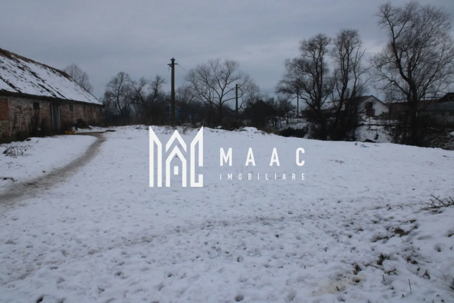 Fermă agricola funcțională de vanzare I Vurpar - MAAC Imobiliare va ofera o Oportunitate de Aur la Intrarea în Vurpar

Se oferă spre vânzare o fermă funcțională, situată la intrarea în localitatea Vurpar, o pereche rară de teren și infrastructură, perfectă pentru cei care visează la o viață legată de pământ sau la o afacere stabilă în agricultură.

Detalii despre proprietate:
Această fermă, deja în folosință, vine cu tot ce ai nevoie pentru a începe sau a extinde o activitate agricolă:
* Teren extins: Un lot generos de 10.065 de metri pătrați, oferind spațiu amplu pentru culturi, pășuni sau planuri de viitor.
* Grajd spațios: O construcție solidă, acoperind 1.000 mp, ideală pentru creșterea animalelor (bovine, ovine, cabaline) sau pentru depozitarea utilajelor și a furajelor.
* Magazie utilă: O structură auxiliară de 200 mp**, perfectă pentru depozitarea recoltelor, a uneltelor sau ca atelier.

De ce această fermă este alegerea potrivită?
* Locație privilegiată: Poziționată la intrarea în Vurpar, beneficiați de acces ușor și vizibilitate, în timp ce vă bucurați de liniștea mediului rural.
* Infrastructură pregătită: Ferma este operațională. Economisiți timp și resurse, evitând investițiile inițiale mari în construcții. Puteți prelua activitatea aproape imediat.
* Versatilitate maximă:*Spațiul și clădirile se pretează la o multitudine de utilizări: de la creșterea animalelor și agricultură, până la horticultură, pomicultură sau chiar afaceri agro-turistice.
* Investiție sigură: Pământul și agricultura reprezintă întotdeauna valori solide. Această fermă oferă stabilitate și un potențial real de dezvoltare și creștere a valorii în timp.
utilajele disponibile contracost

Nu lăsați această șansă să vă scape!
Aceasta este mai mult decât o simplă parcelă; este o bază pentru o viață nouă sau o afacere prosperă. Pentru informații detaliate, discuții despre preț sau pentru a programa o vizită la fața locului și a vedea potențialul cu ochii voștri, nu ezitați să ne contactați.
Contactați-ne chiar astăzi pentru a transforma această oportunitate în realitatea dumneavoastră!
Pentru mai multe detalii precizati telefonic ca ati vazut anuntul cu ID CP2887025.
170.00 euro - fara utilaje
utilaje se discuta 

10 hectare de pamant - agricol 
doar impreuna 
7.000 euro hectarul 
= 70.000 euro

fara ferma - doar pamantul 

totul este la un loc